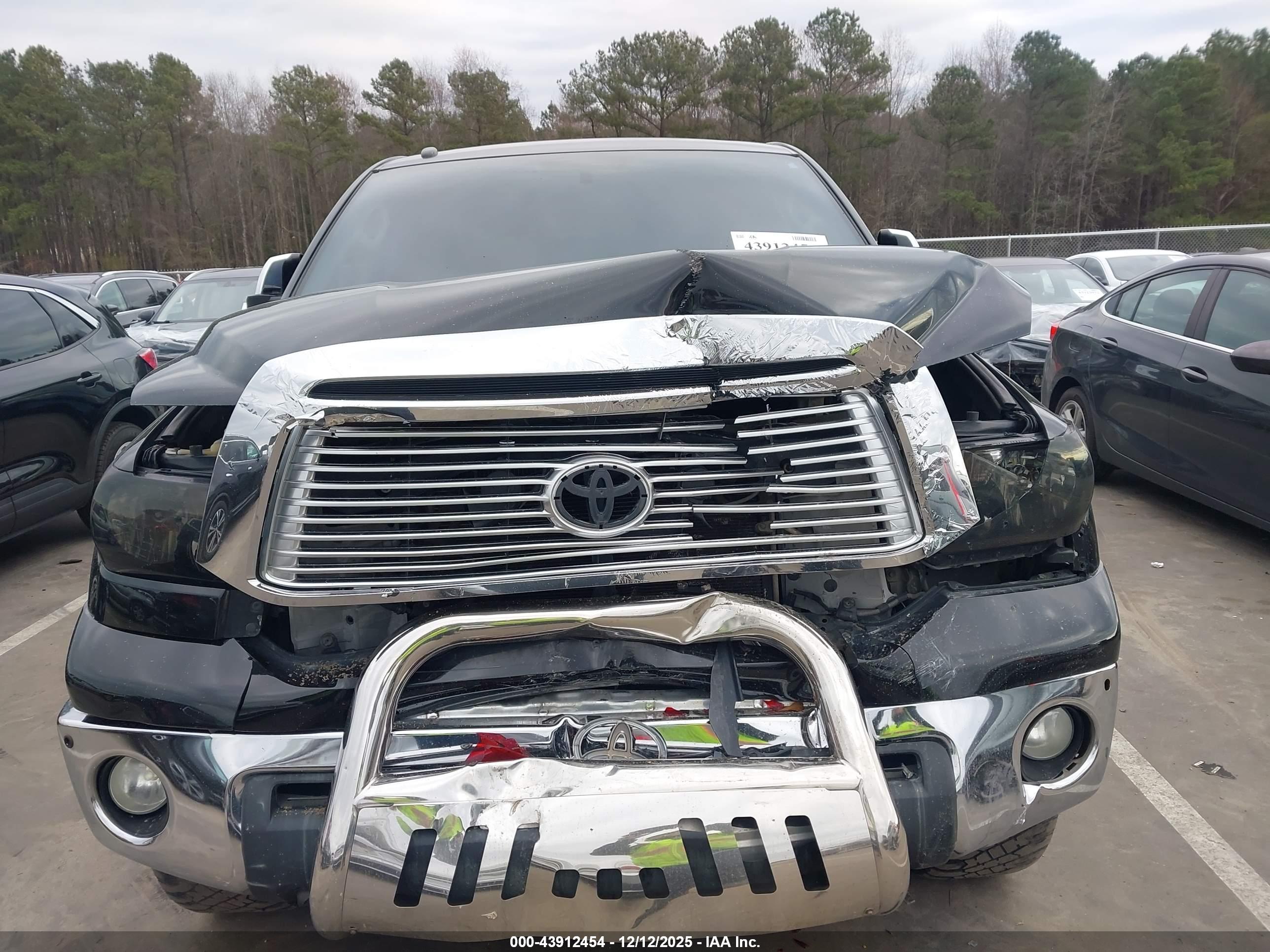 TOYOTA TUNDRA image 6