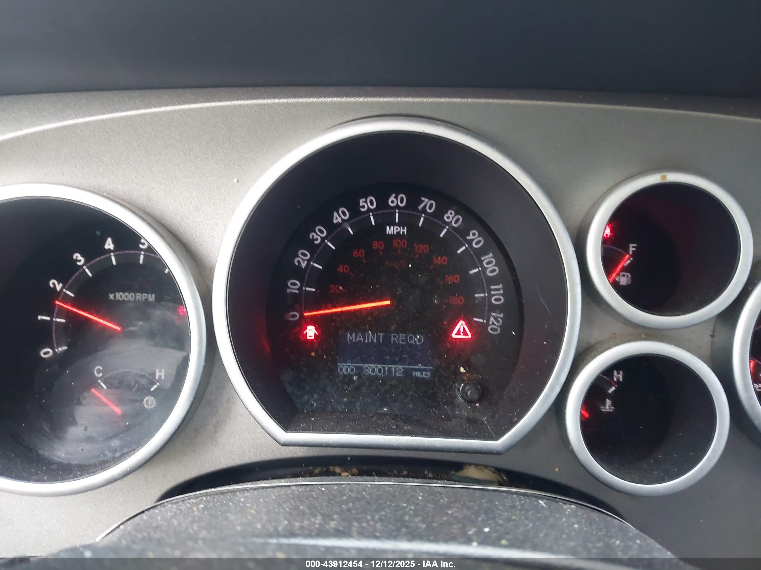 TOYOTA TUNDRA image 7