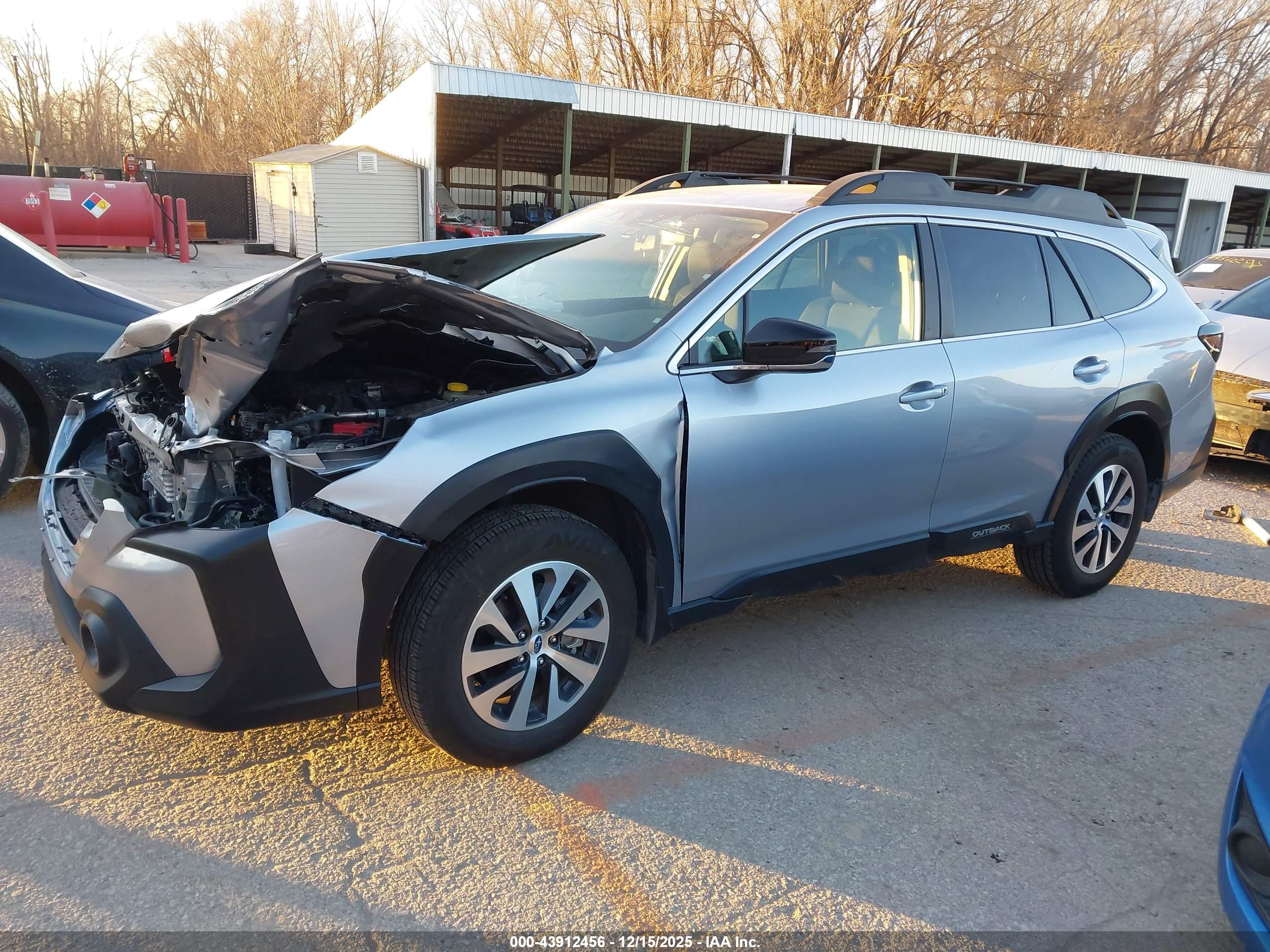SUBARU OUTBACK image 2
