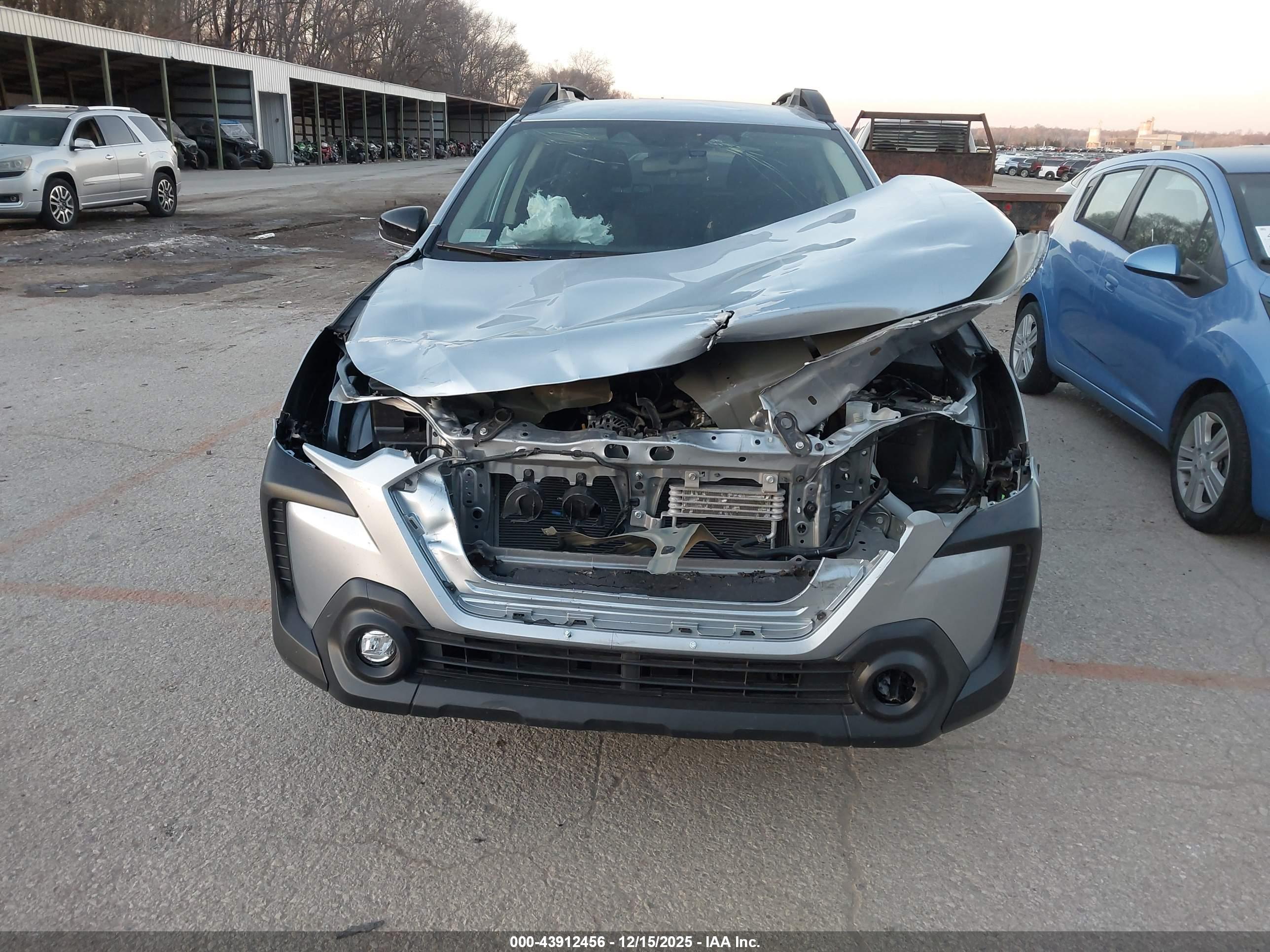 SUBARU OUTBACK image 6