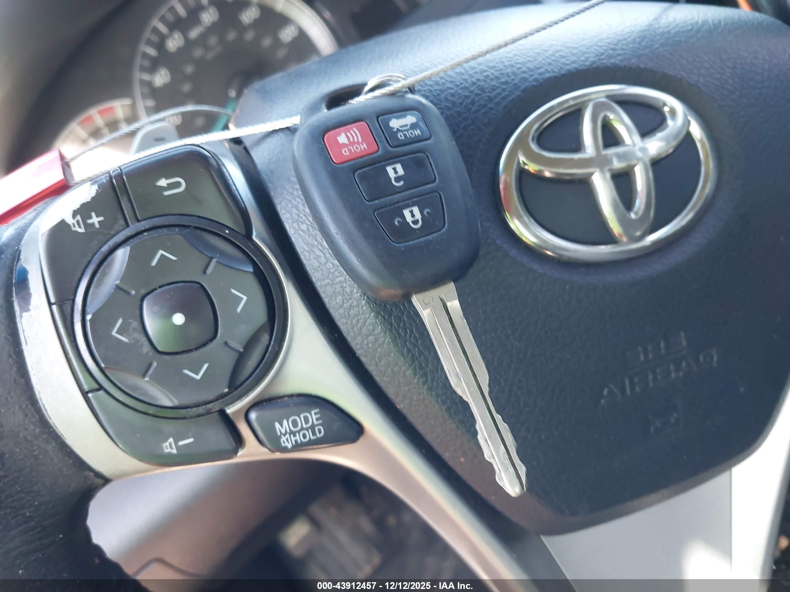 TOYOTA CAMRY image 11