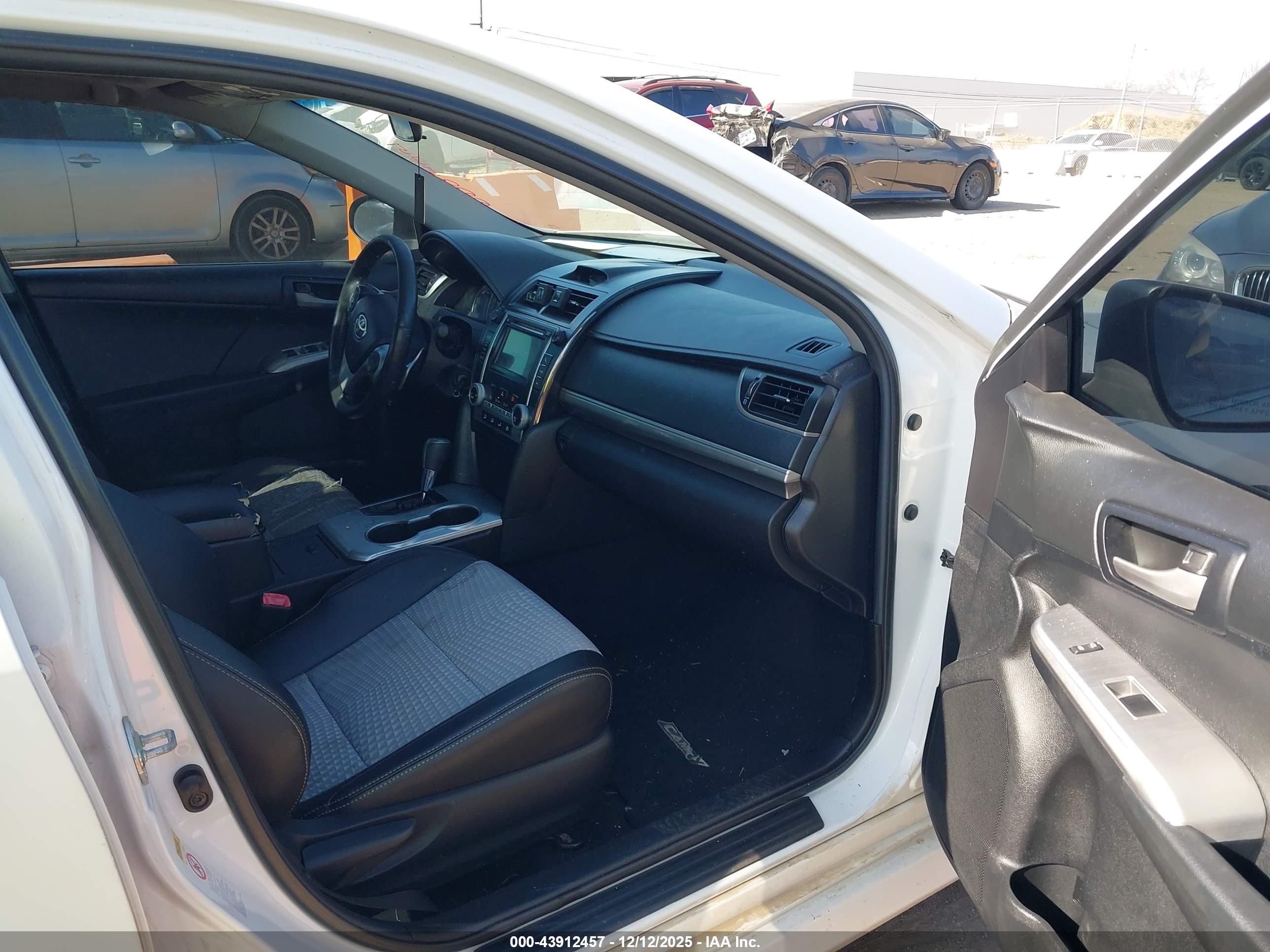 TOYOTA CAMRY image 5