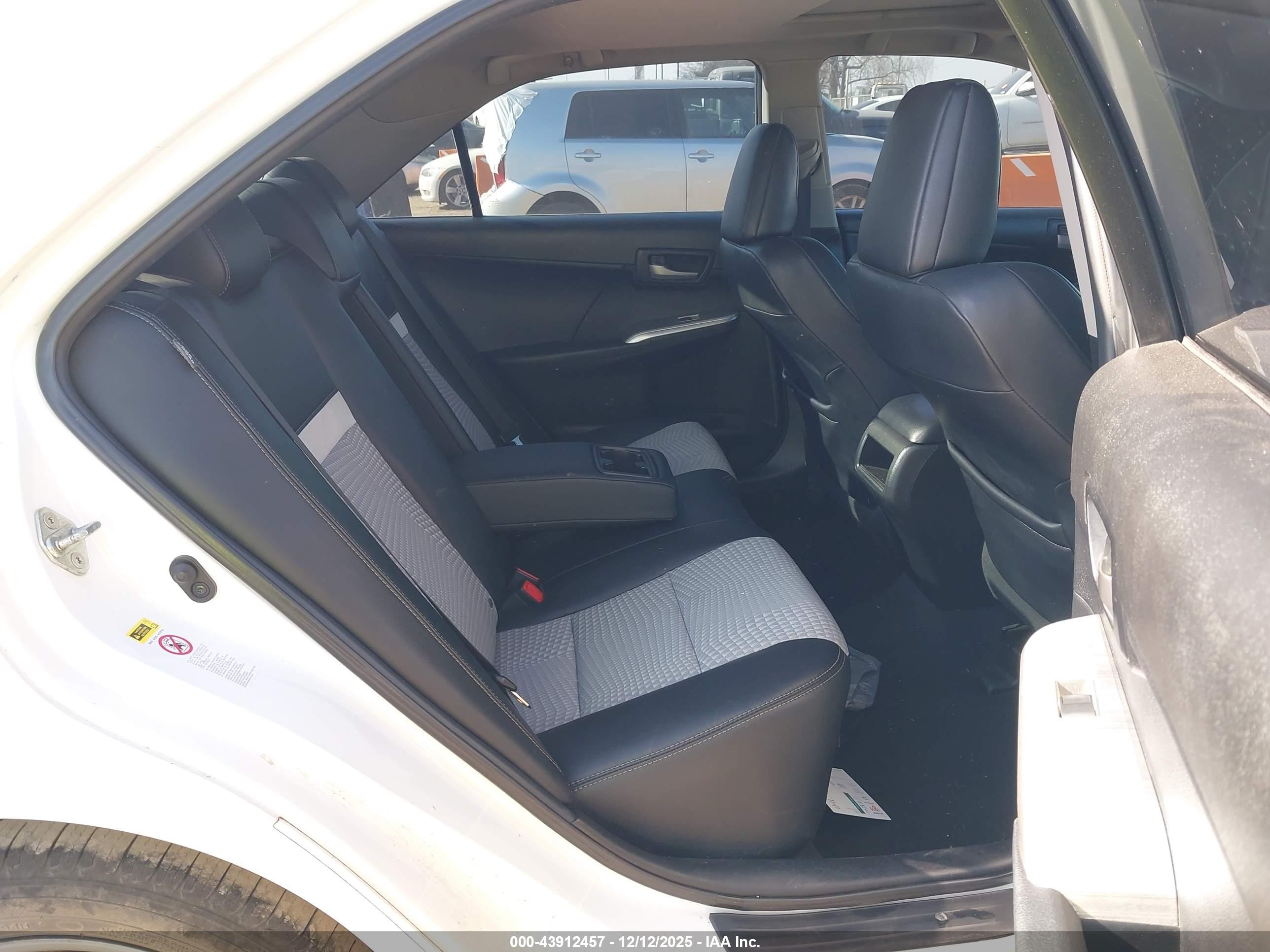TOYOTA CAMRY image 8