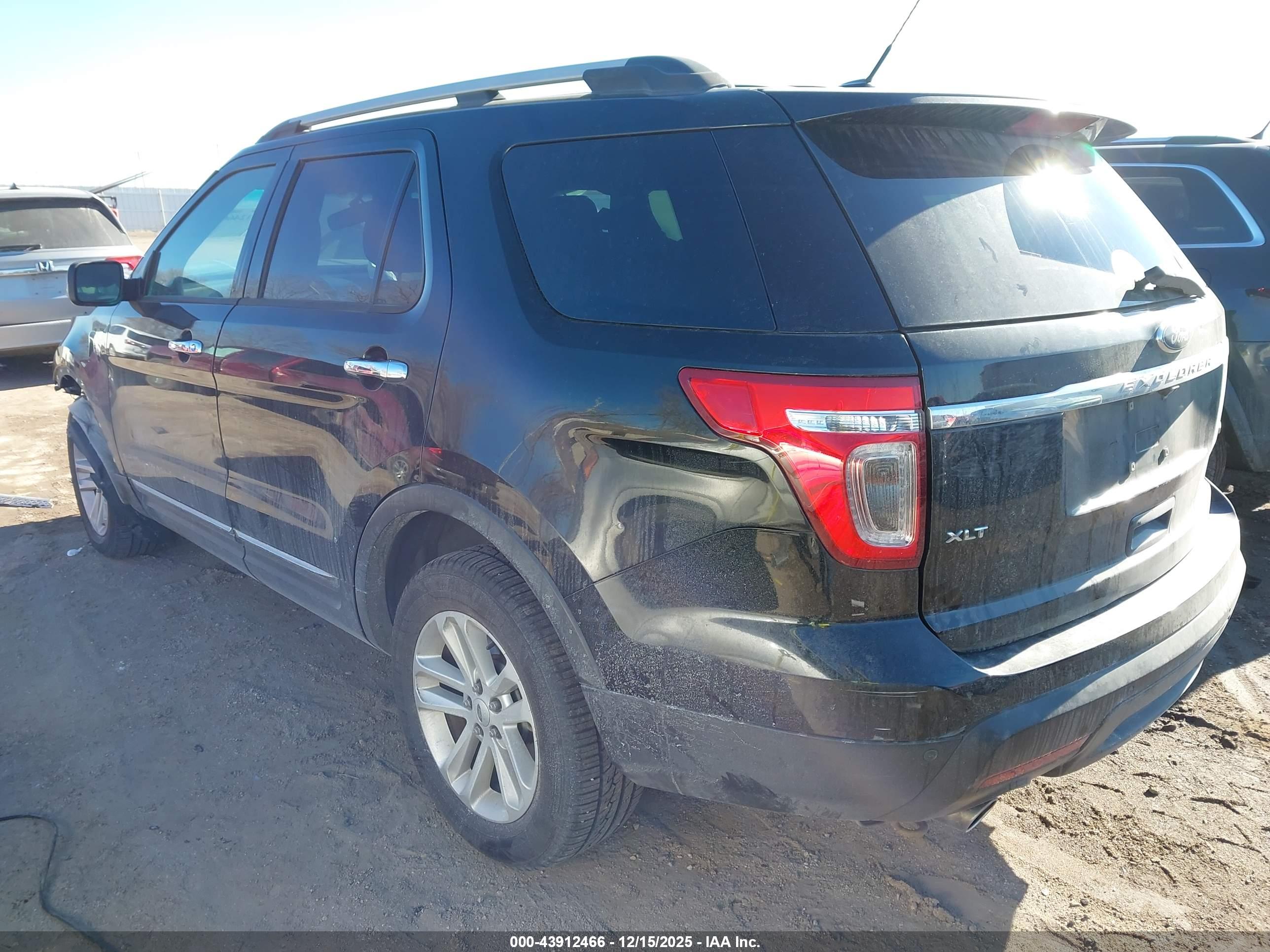 FORD EXPLORER image 3