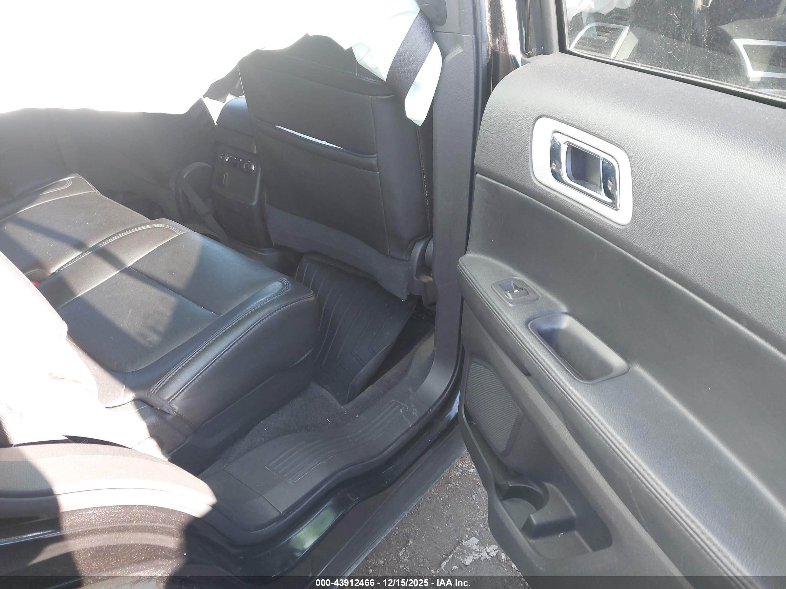 FORD EXPLORER image 8