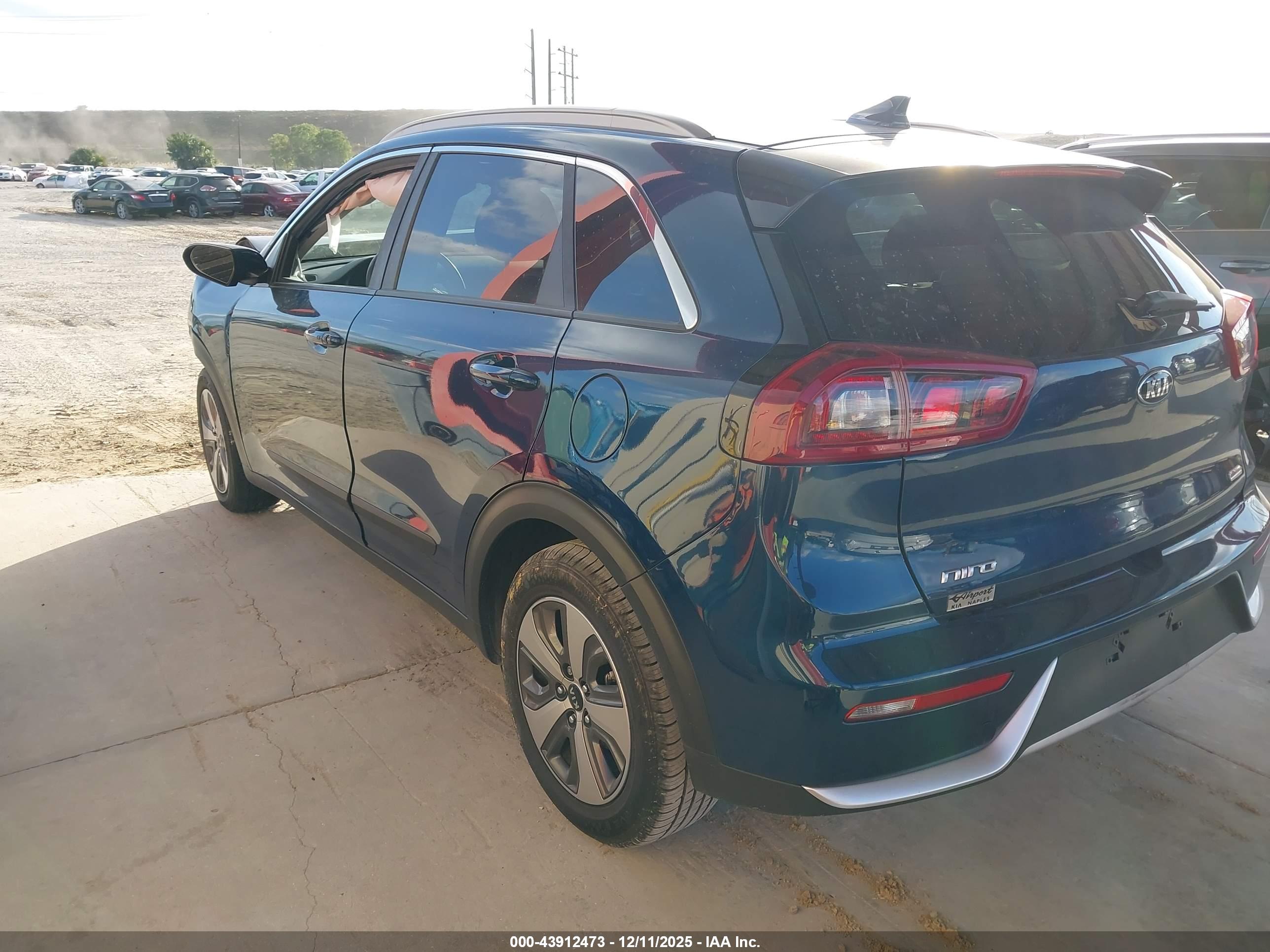 KIA NIRO image 3