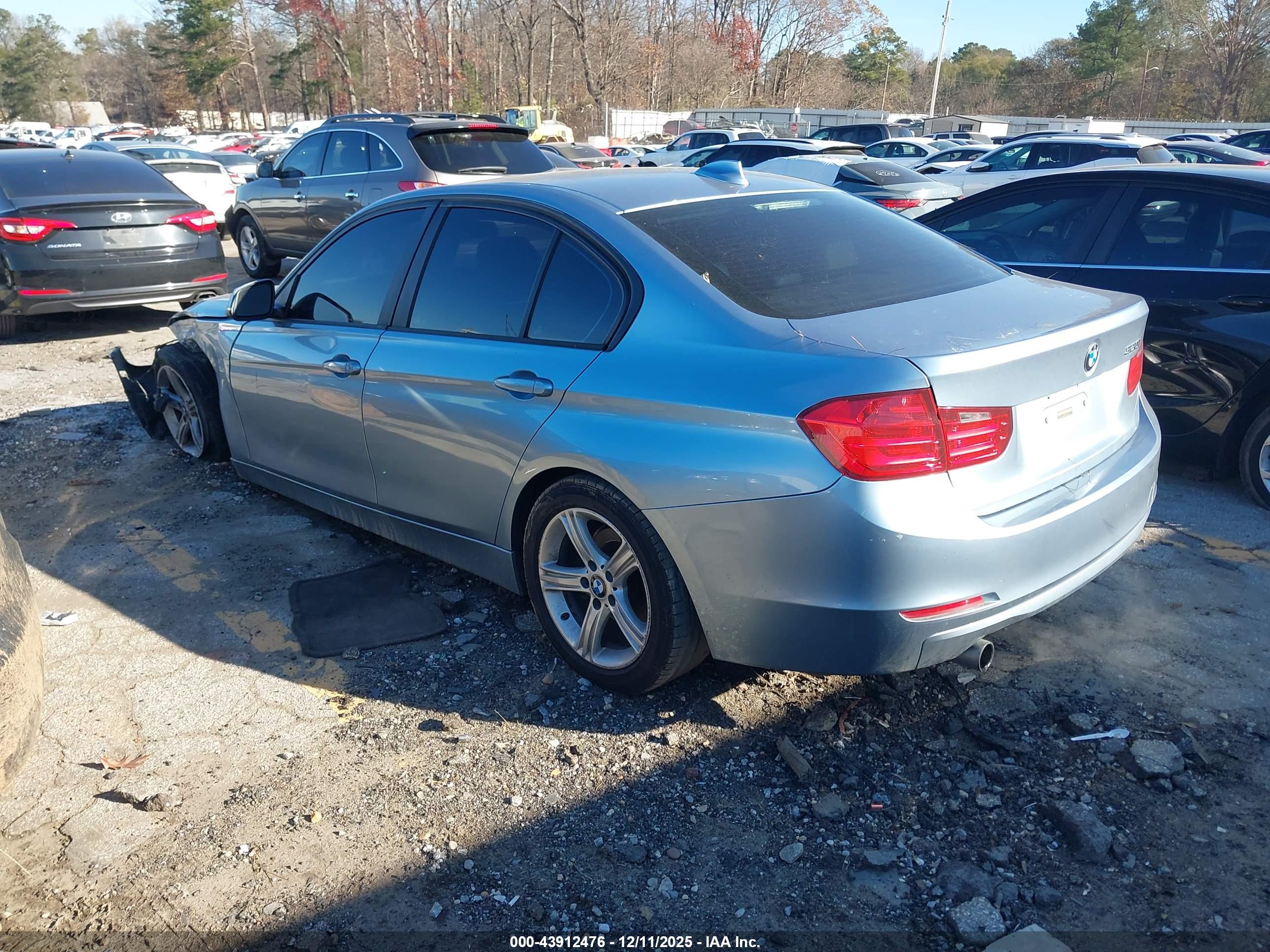 BMW 320I image 3