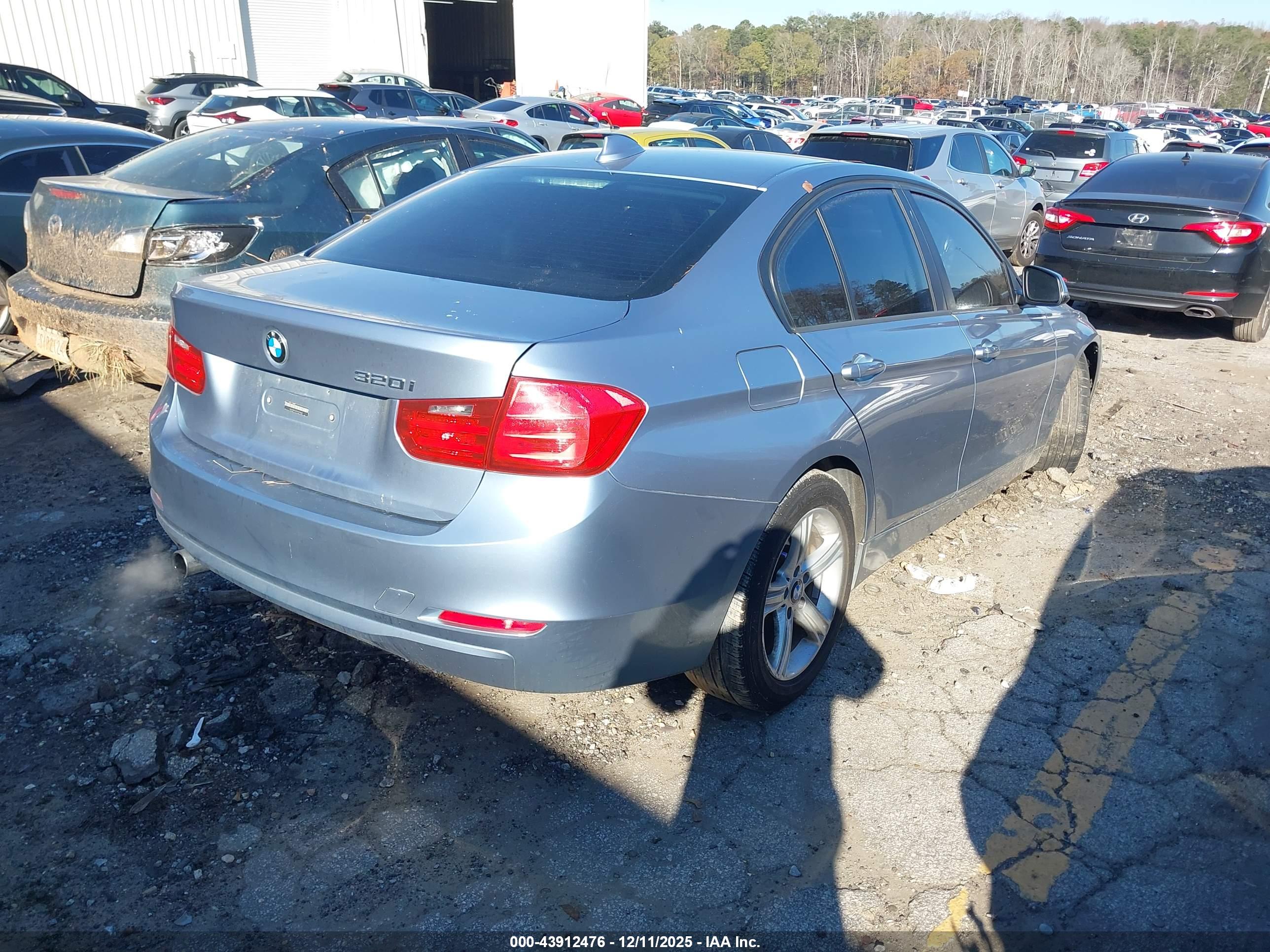 BMW 320I image 4