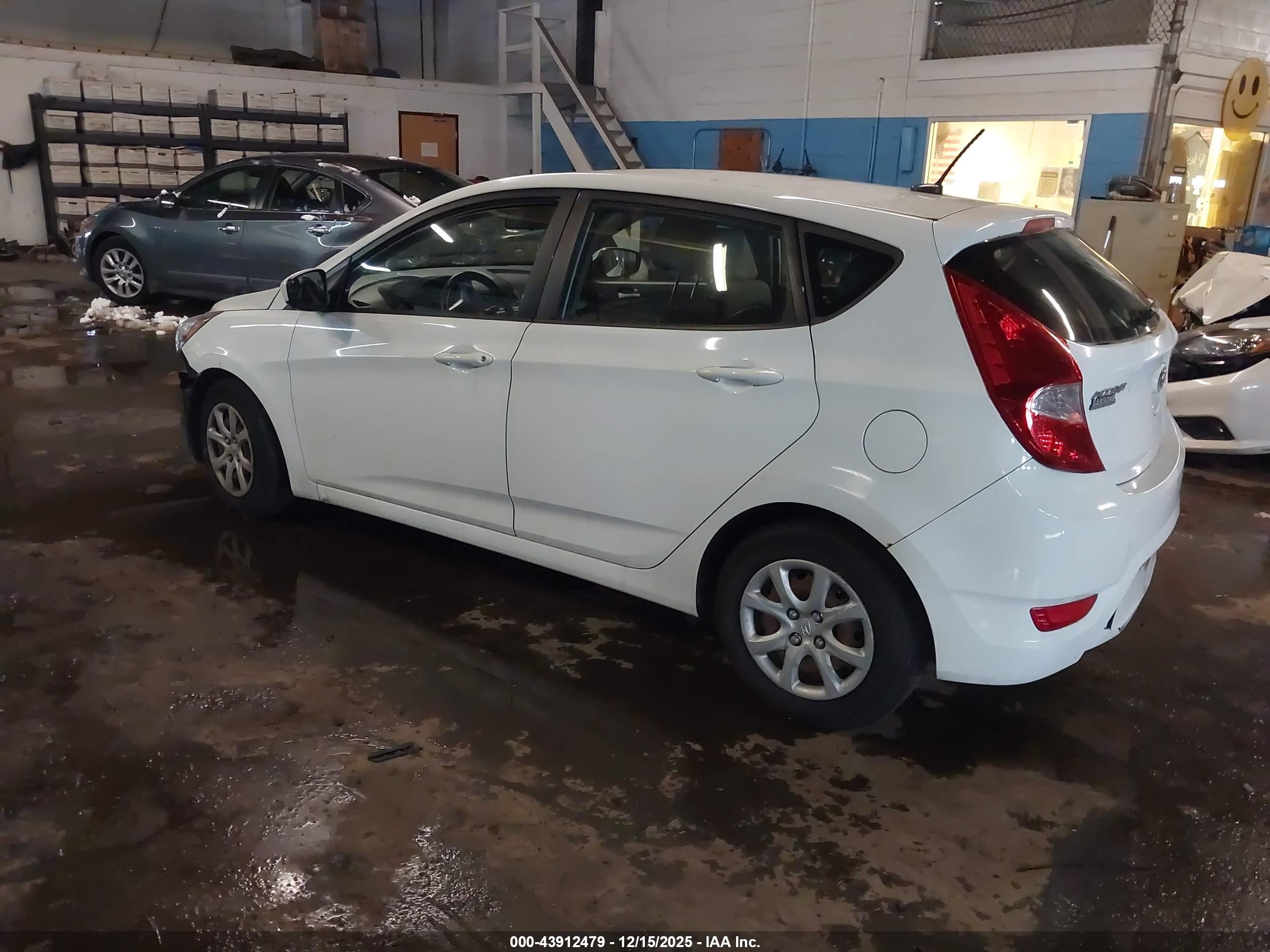 HYUNDAI ACCENT image 3