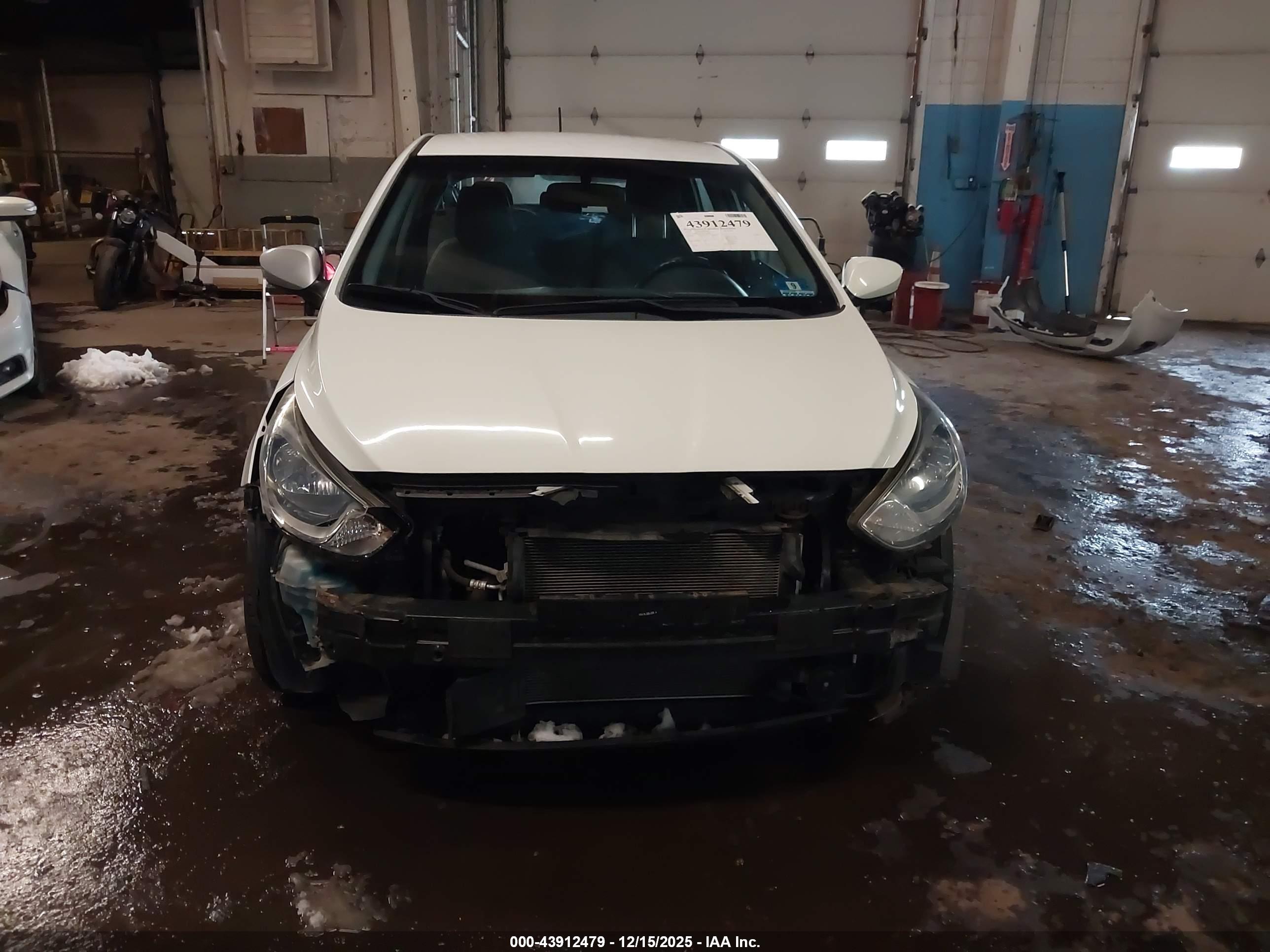 HYUNDAI ACCENT image 6