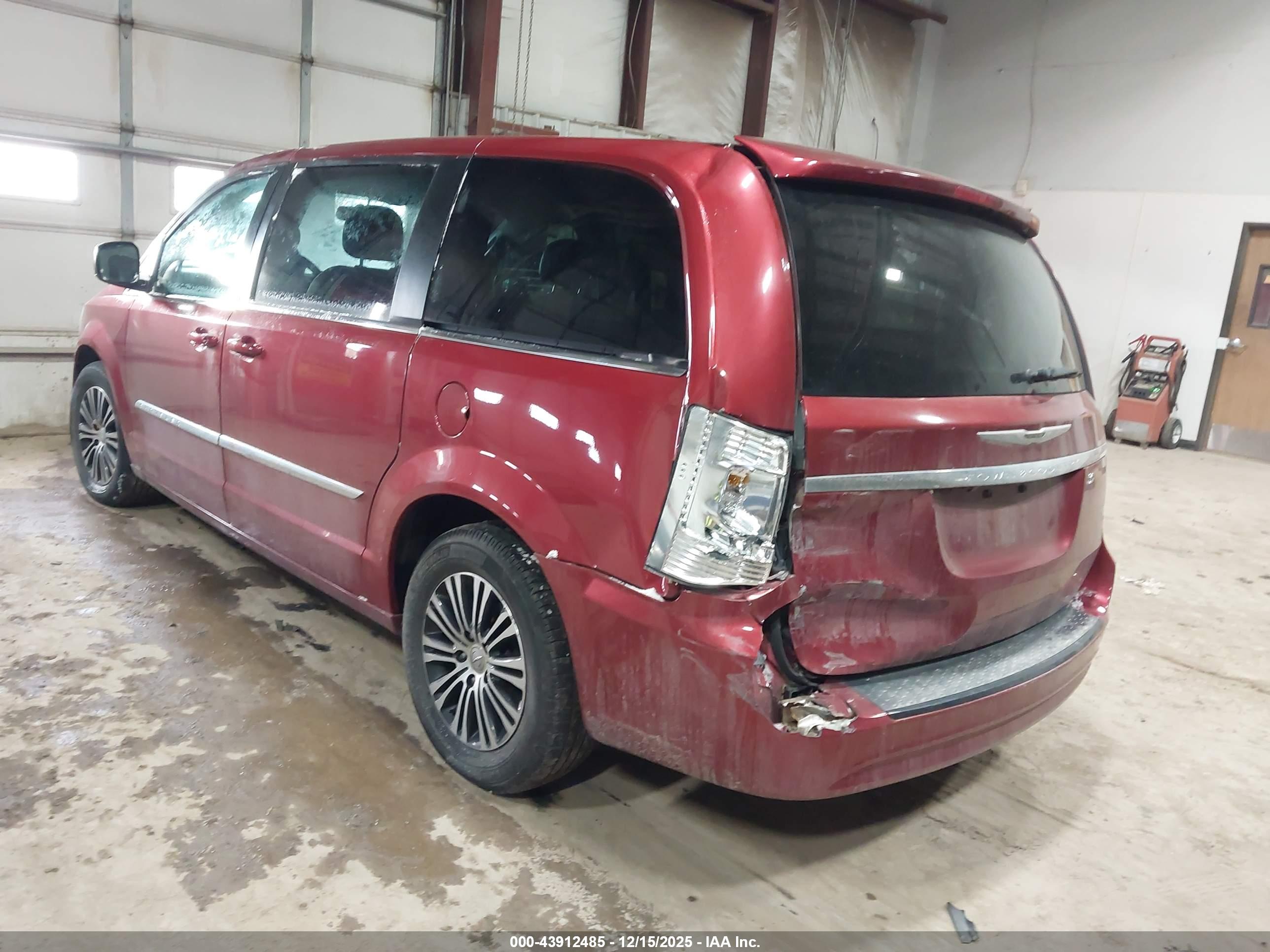 CHRYSLER TOWN image 3