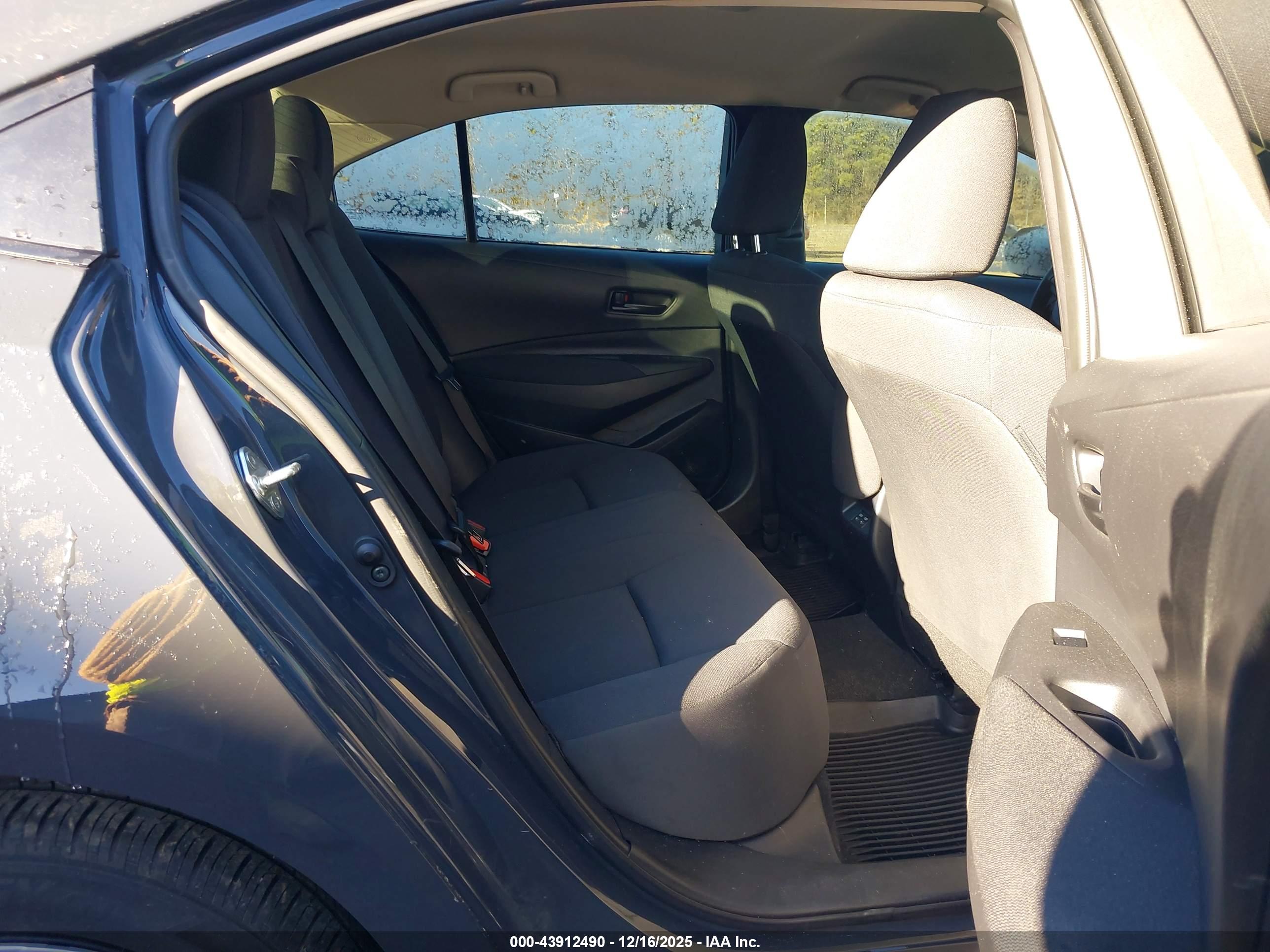 TOYOTA COROLLA image 8