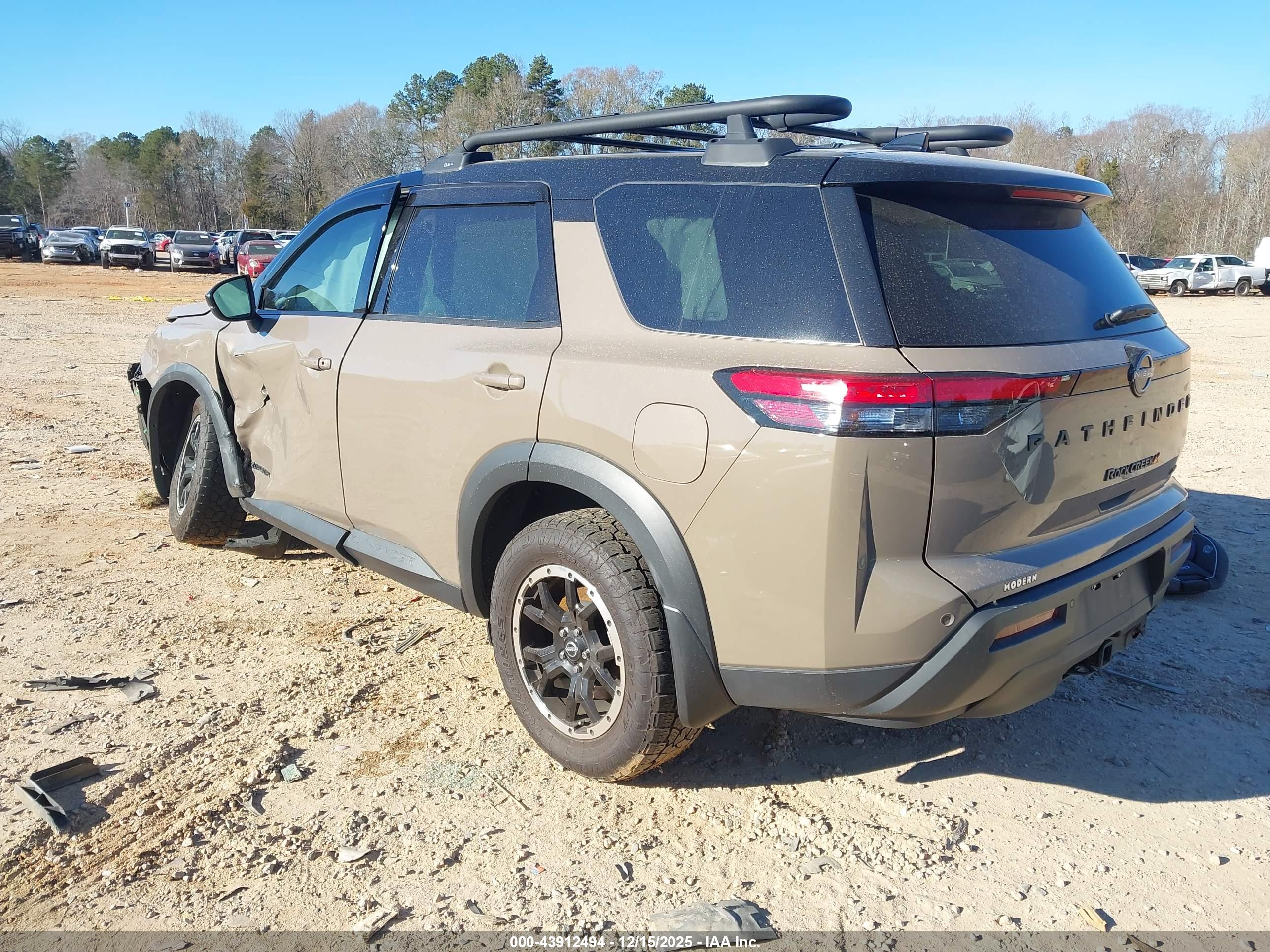NISSAN PATHFINDER image 3