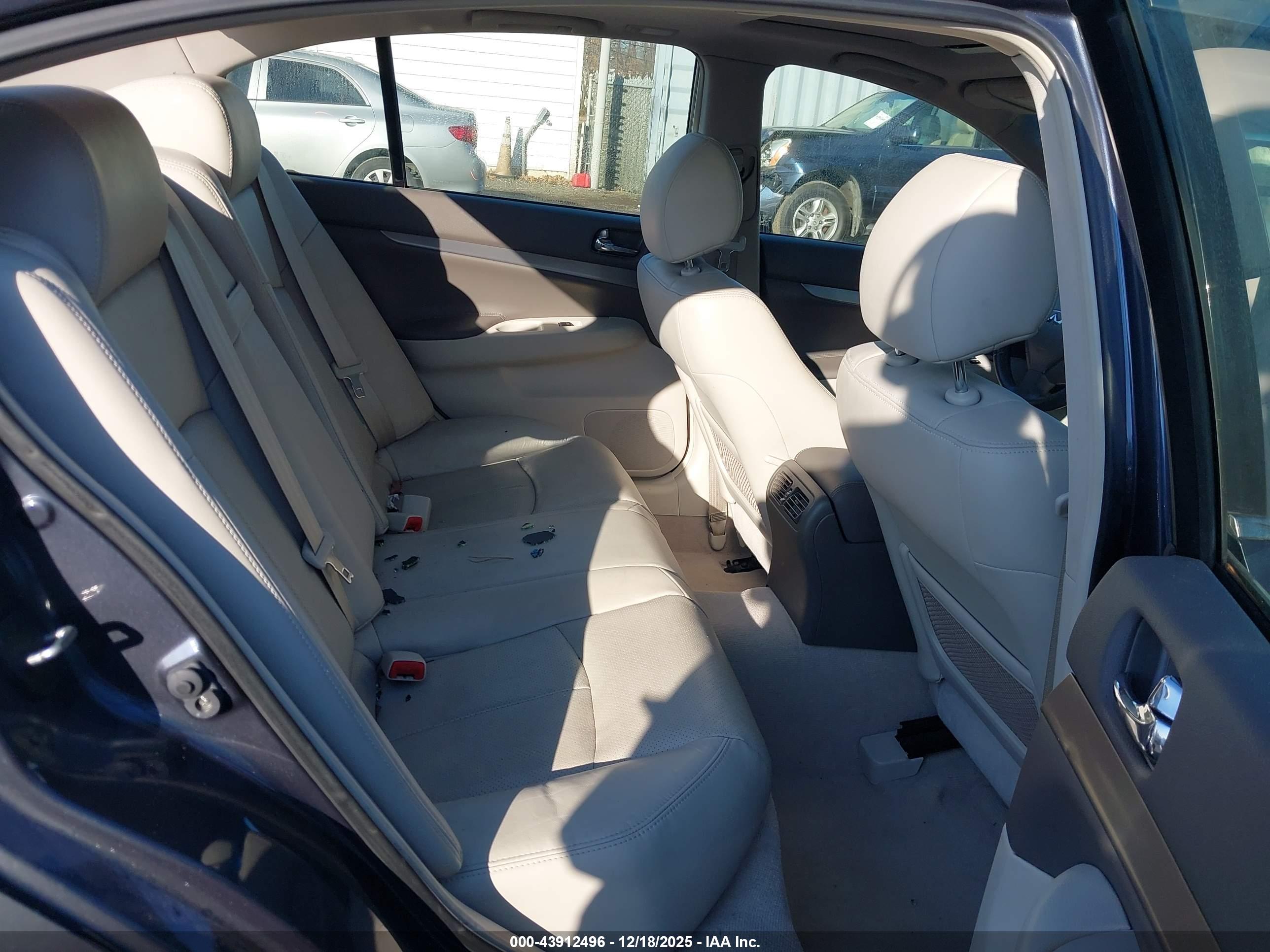 INFINITI G37X image 8
