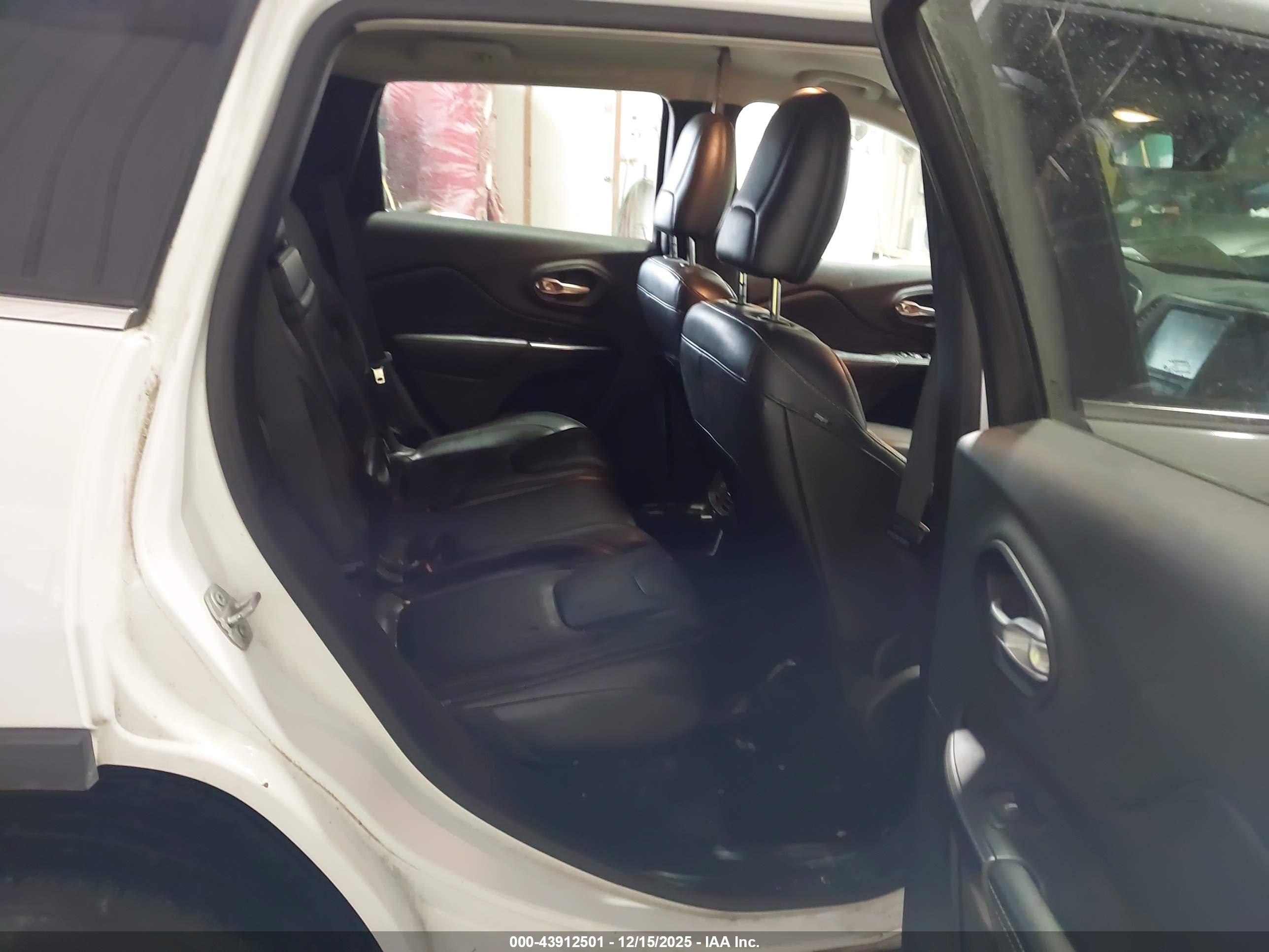 JEEP CHEROKEE image 8