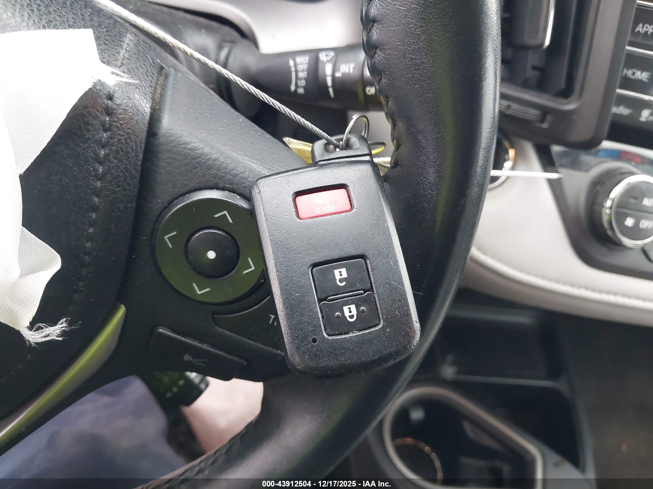 TOYOTA RAV4 image 11