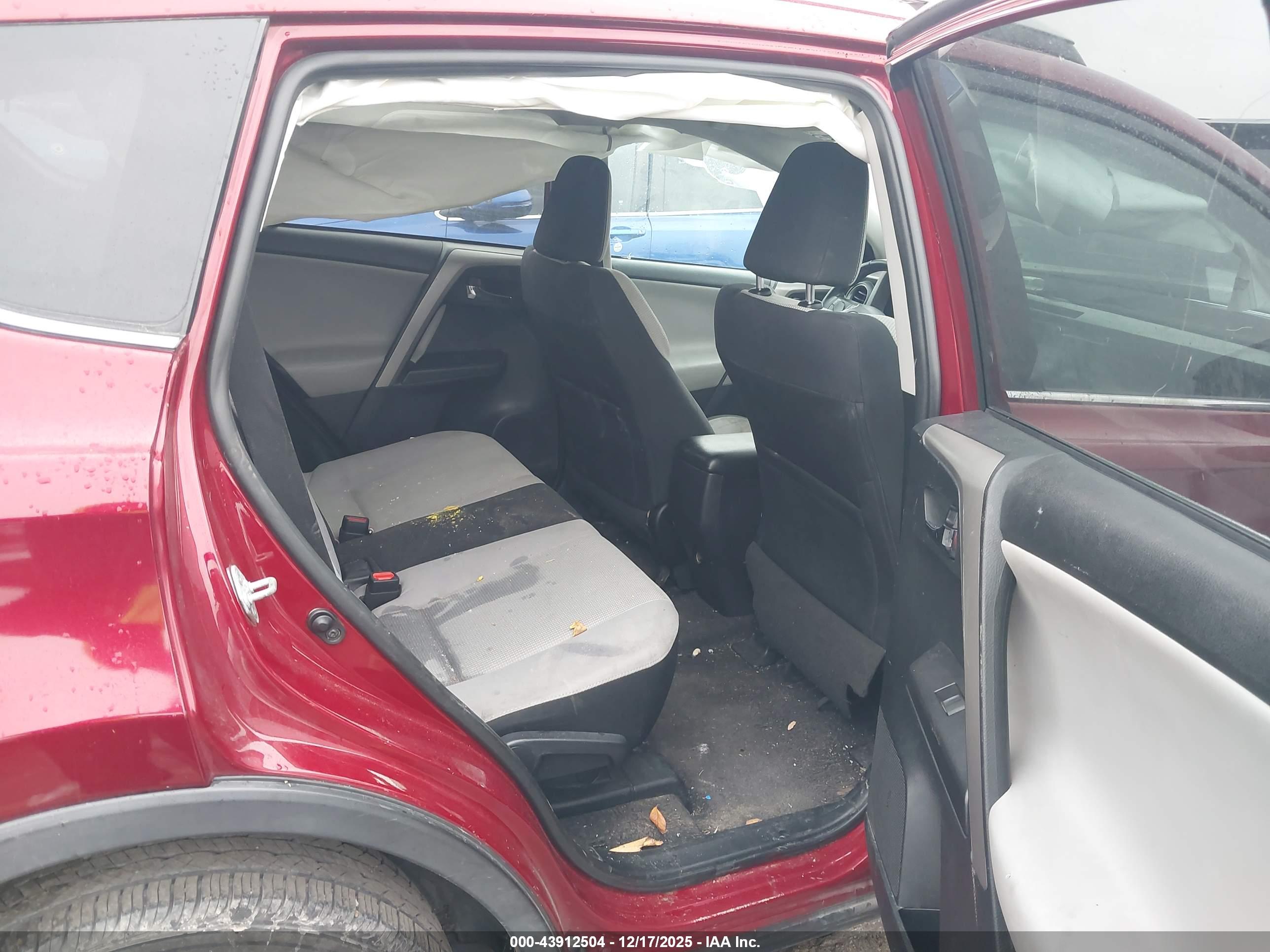 TOYOTA RAV4 image 8