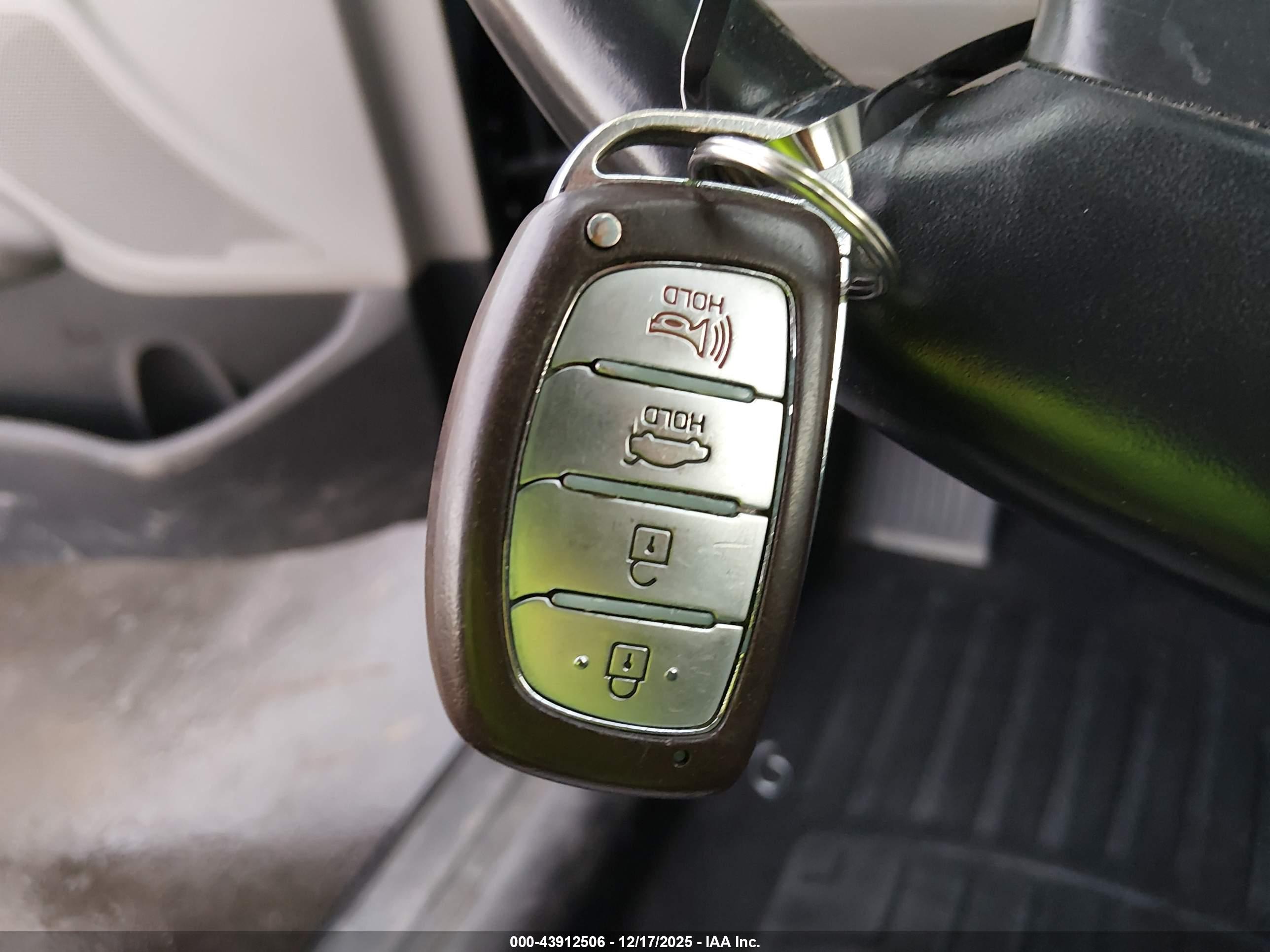 HYUNDAI ELANTRA image 11