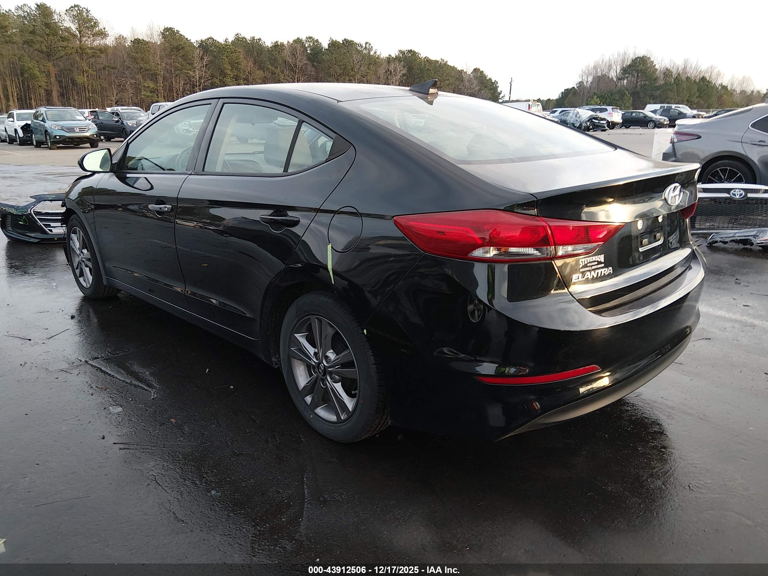 HYUNDAI ELANTRA image 3