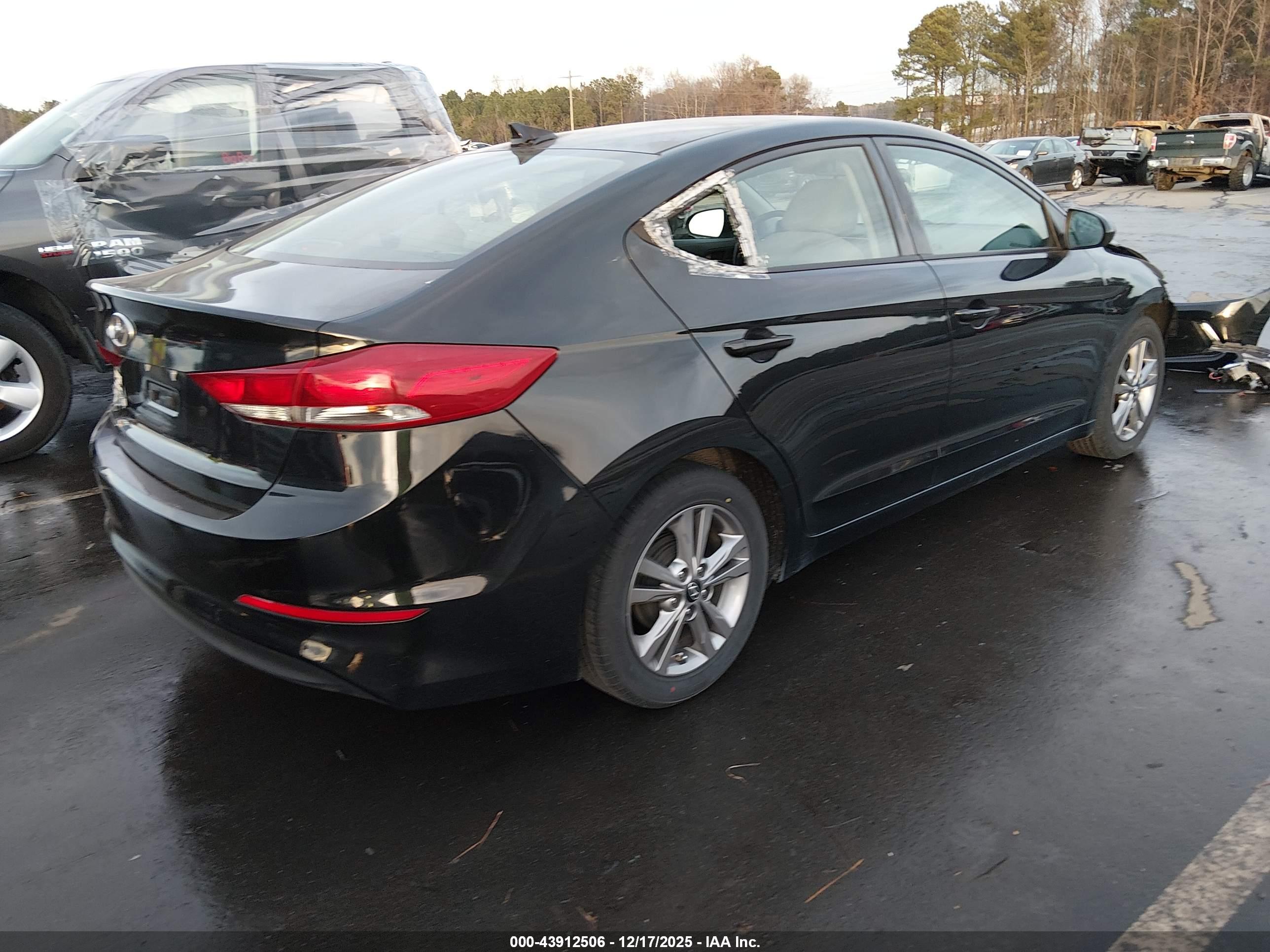 HYUNDAI ELANTRA image 4