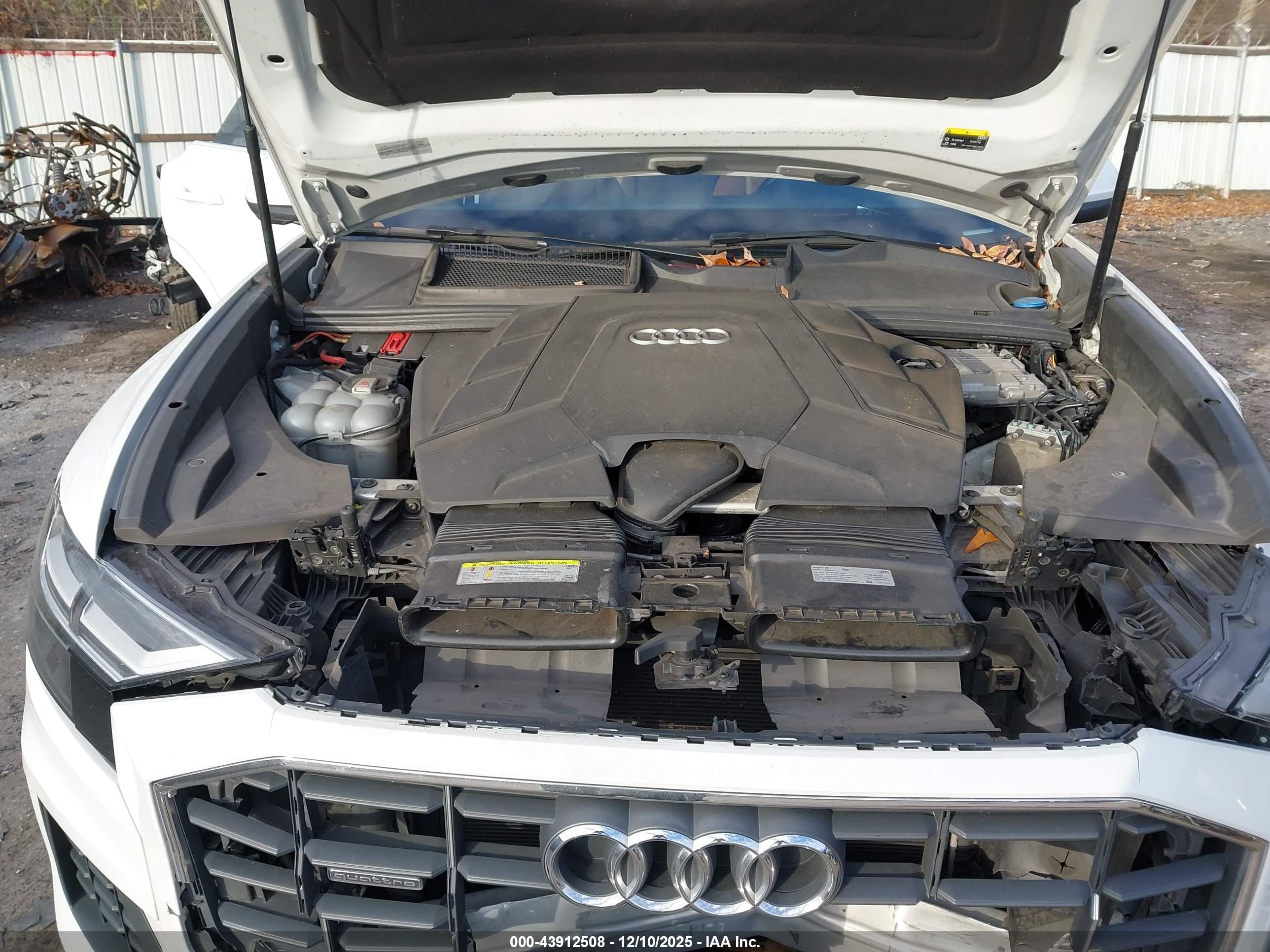 AUDI Q8 image 10