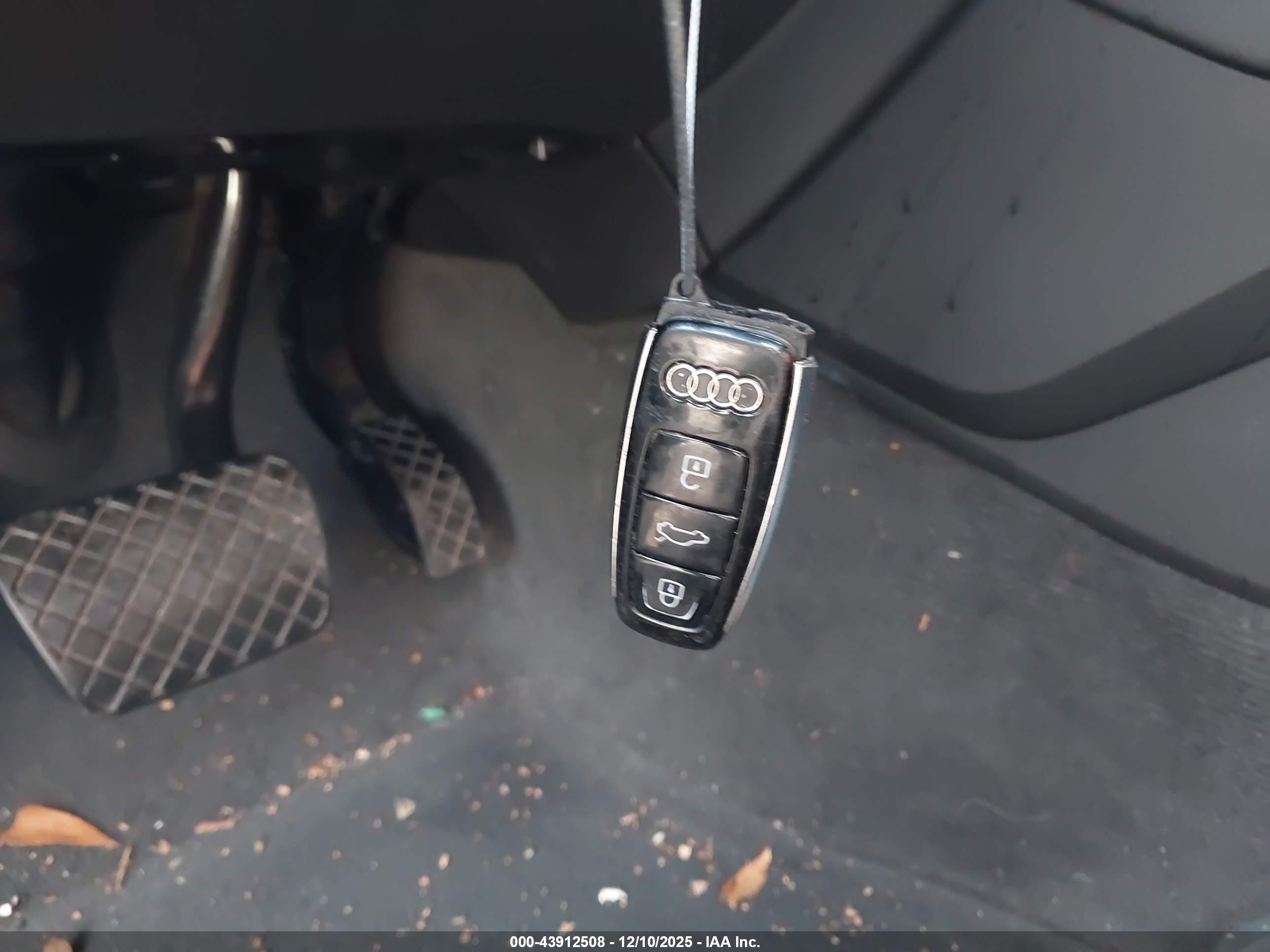 AUDI Q8 image 11