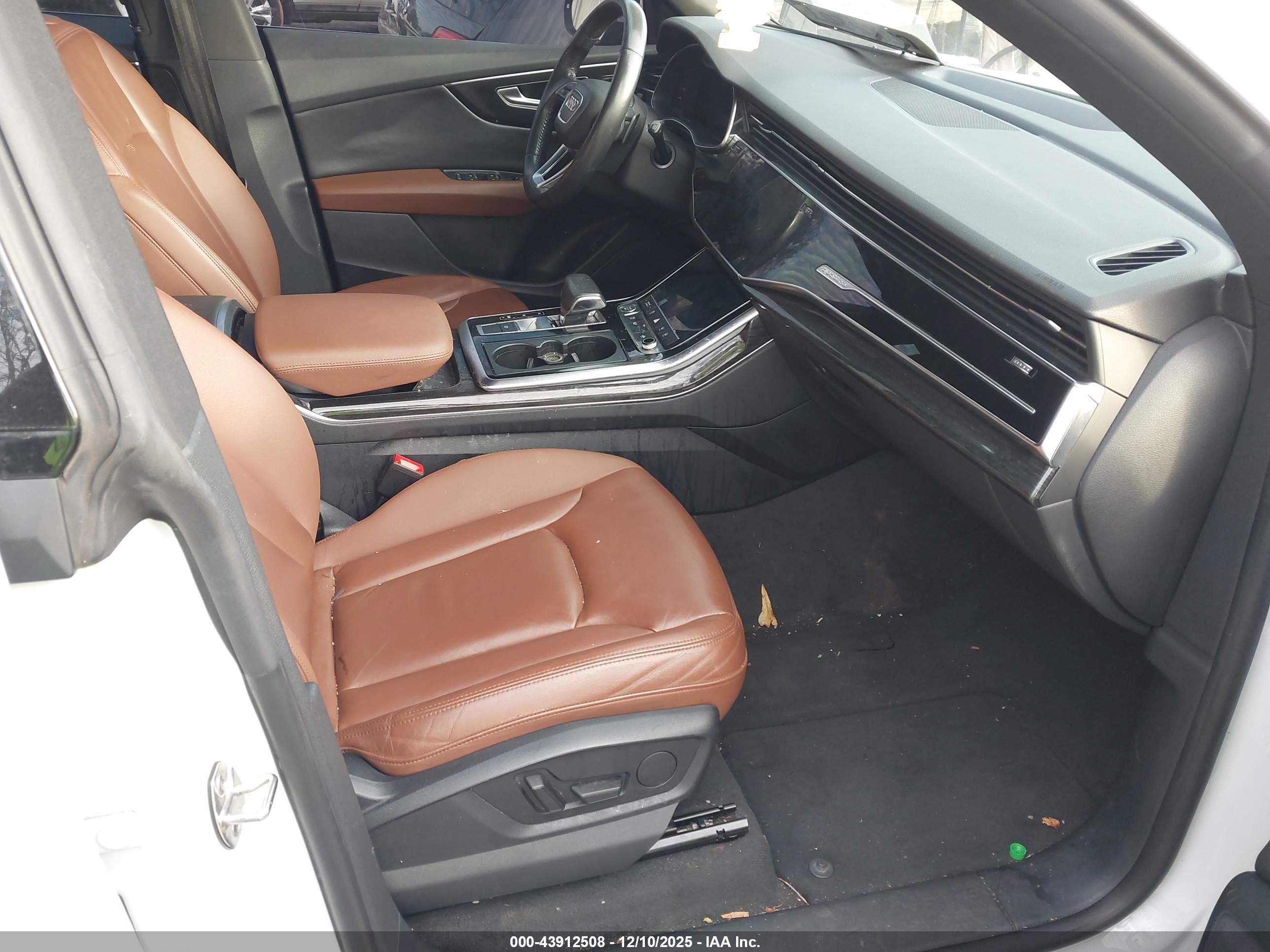 AUDI Q8 image 5