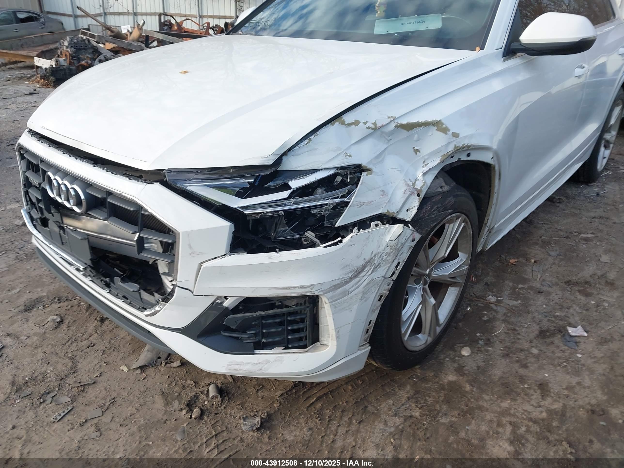 AUDI Q8 image 6