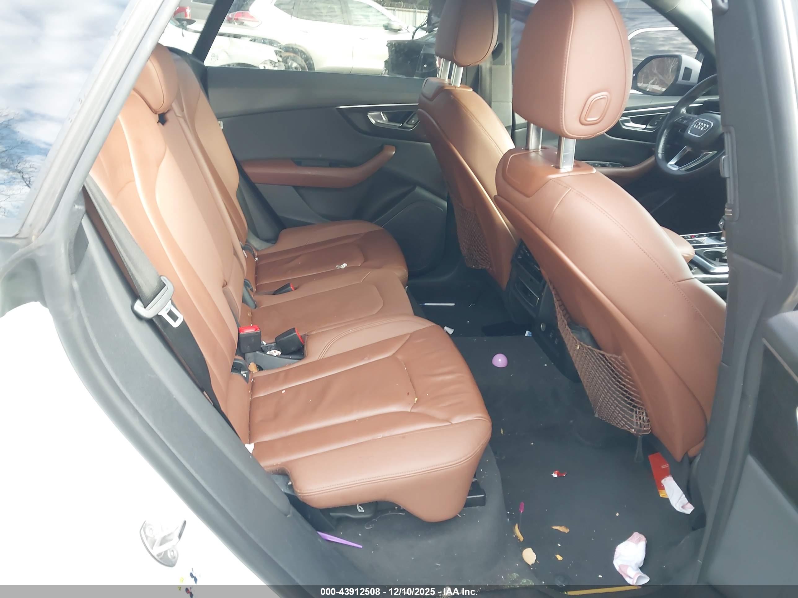 AUDI Q8 image 8