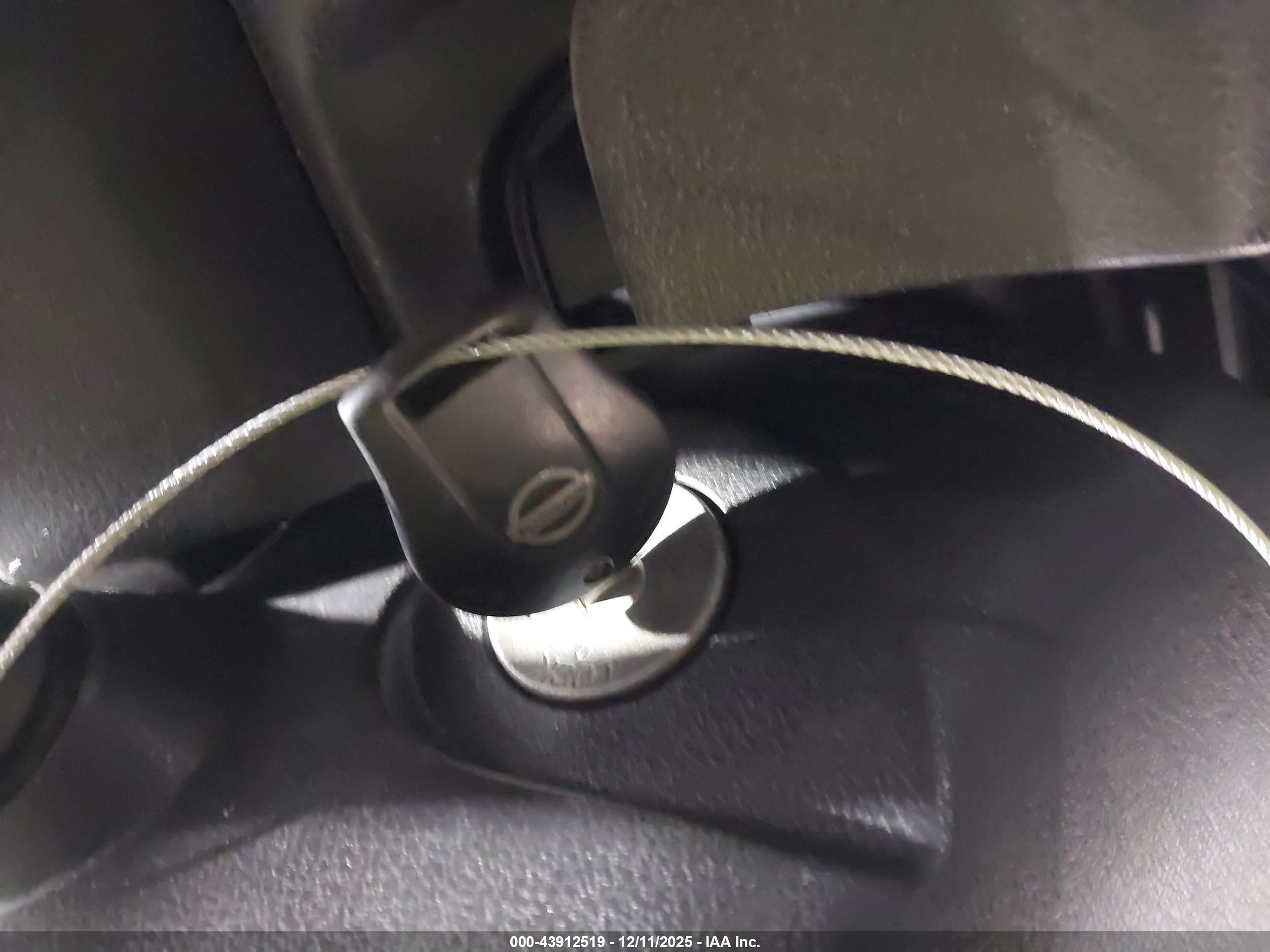 NISSAN VERSA image 11
