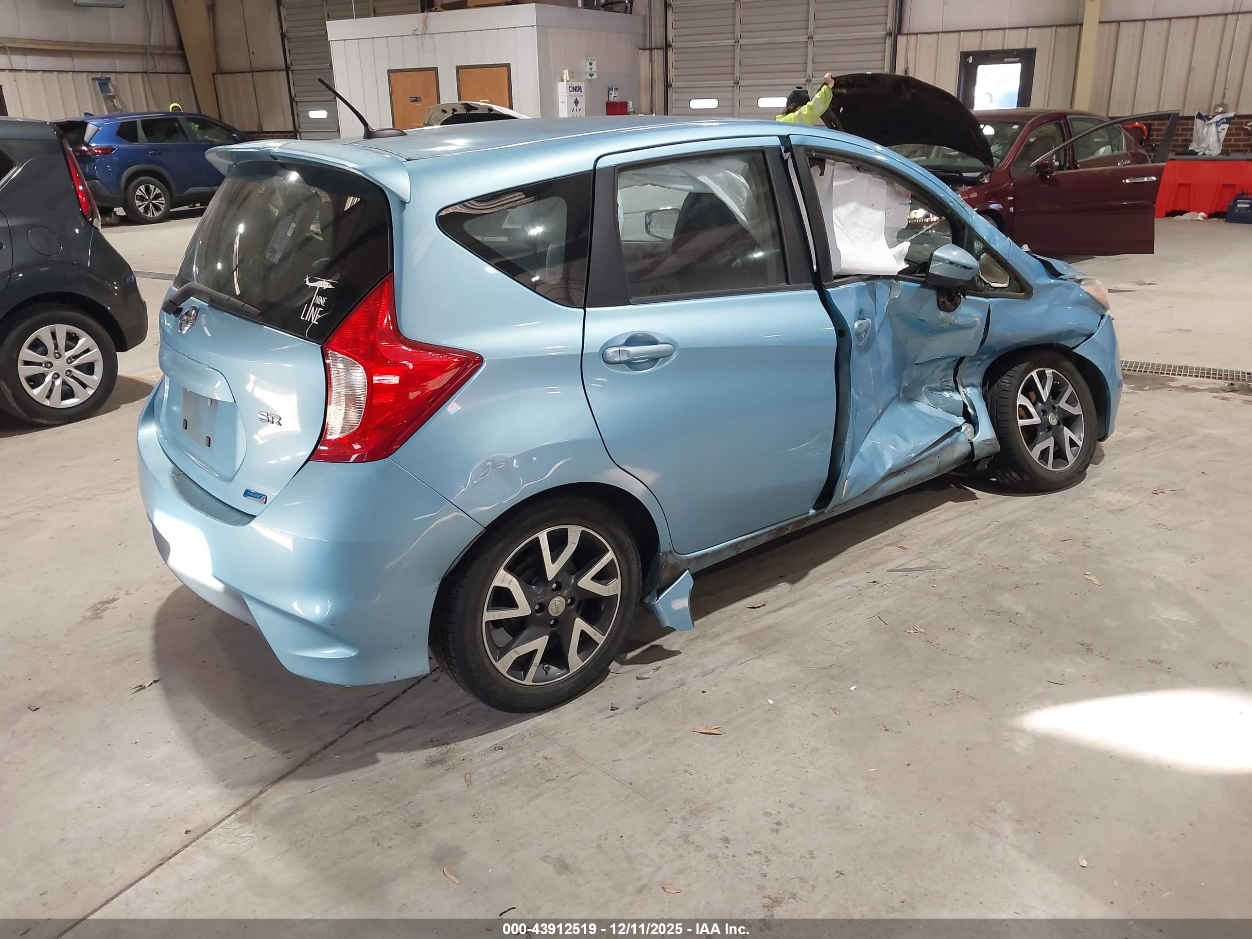 NISSAN VERSA image 4