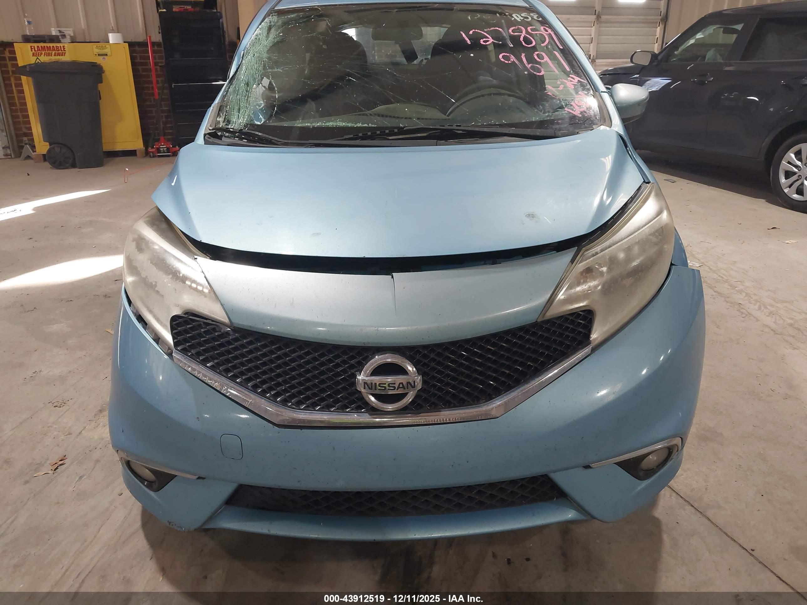 NISSAN VERSA image 6