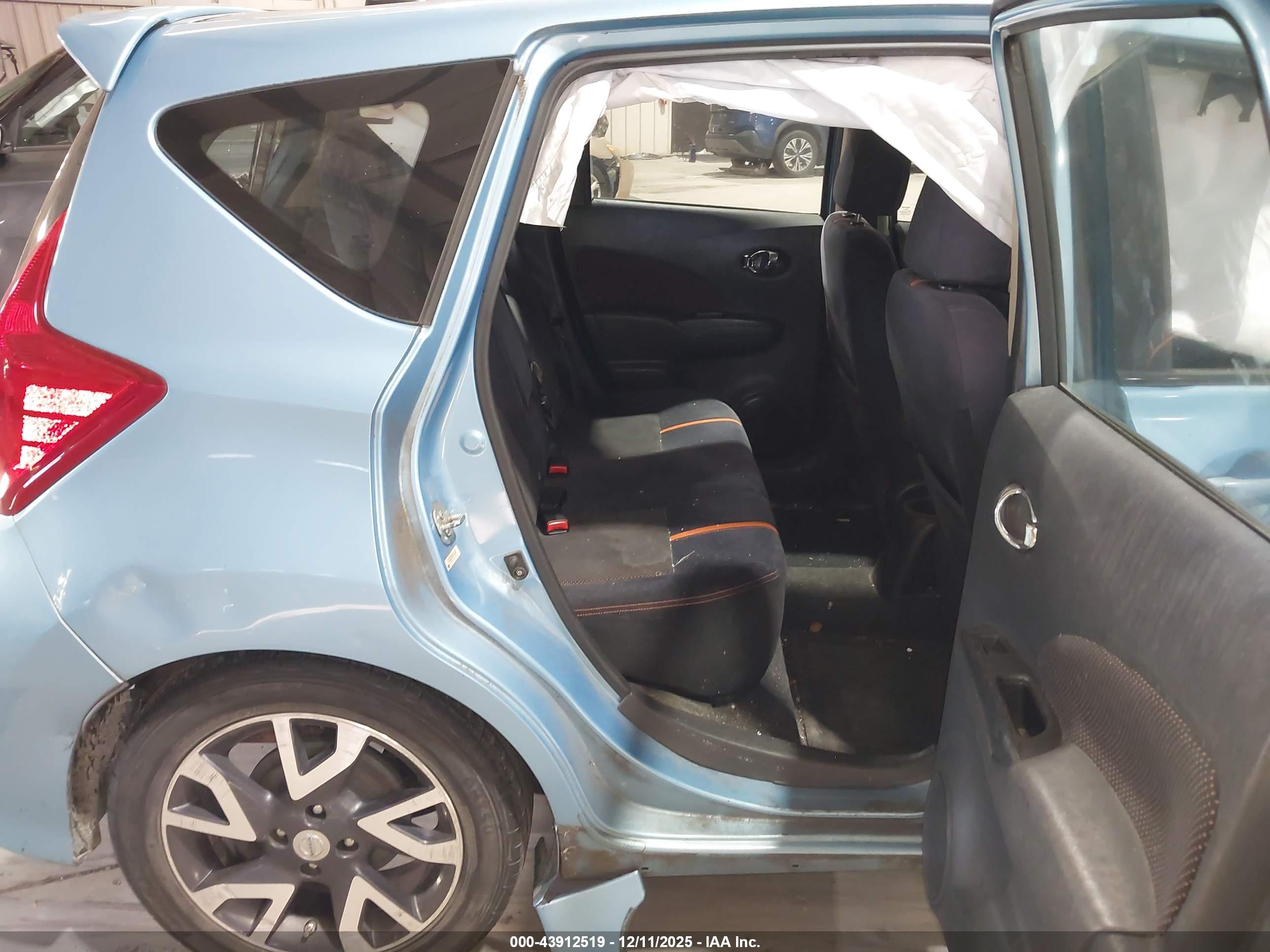NISSAN VERSA image 8