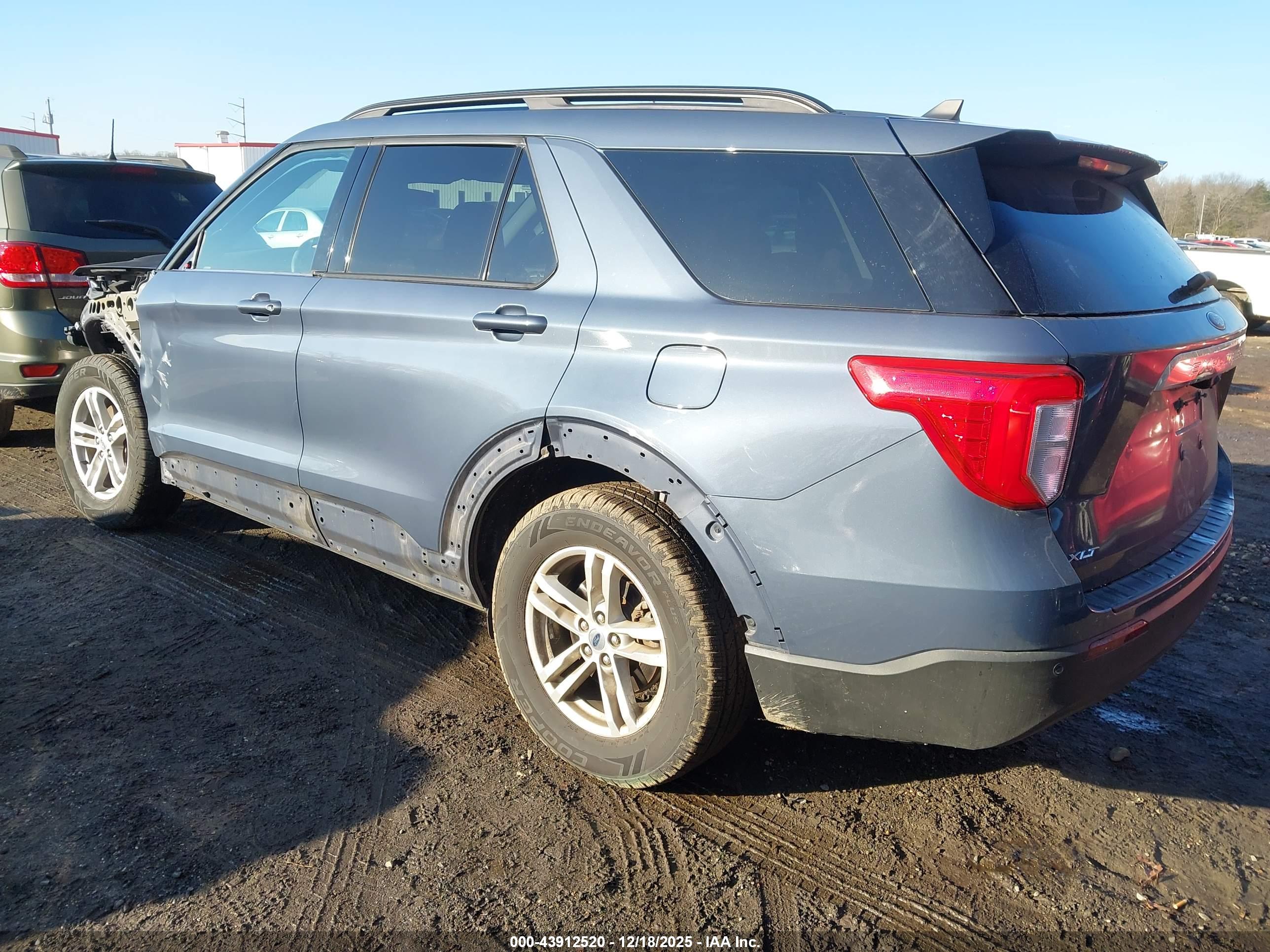 FORD EXPLORER image 3