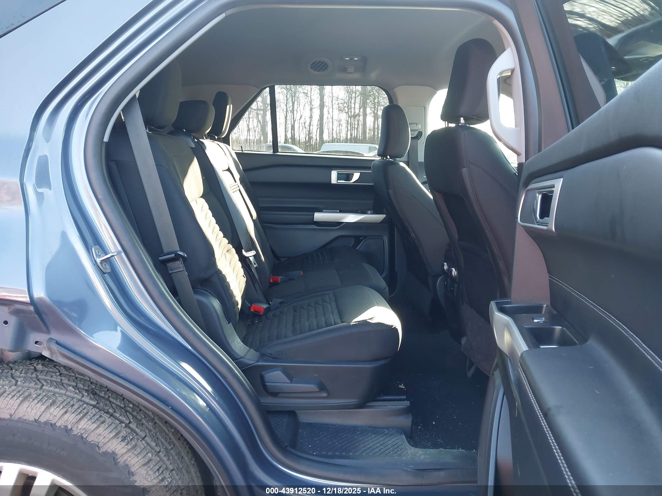FORD EXPLORER image 8