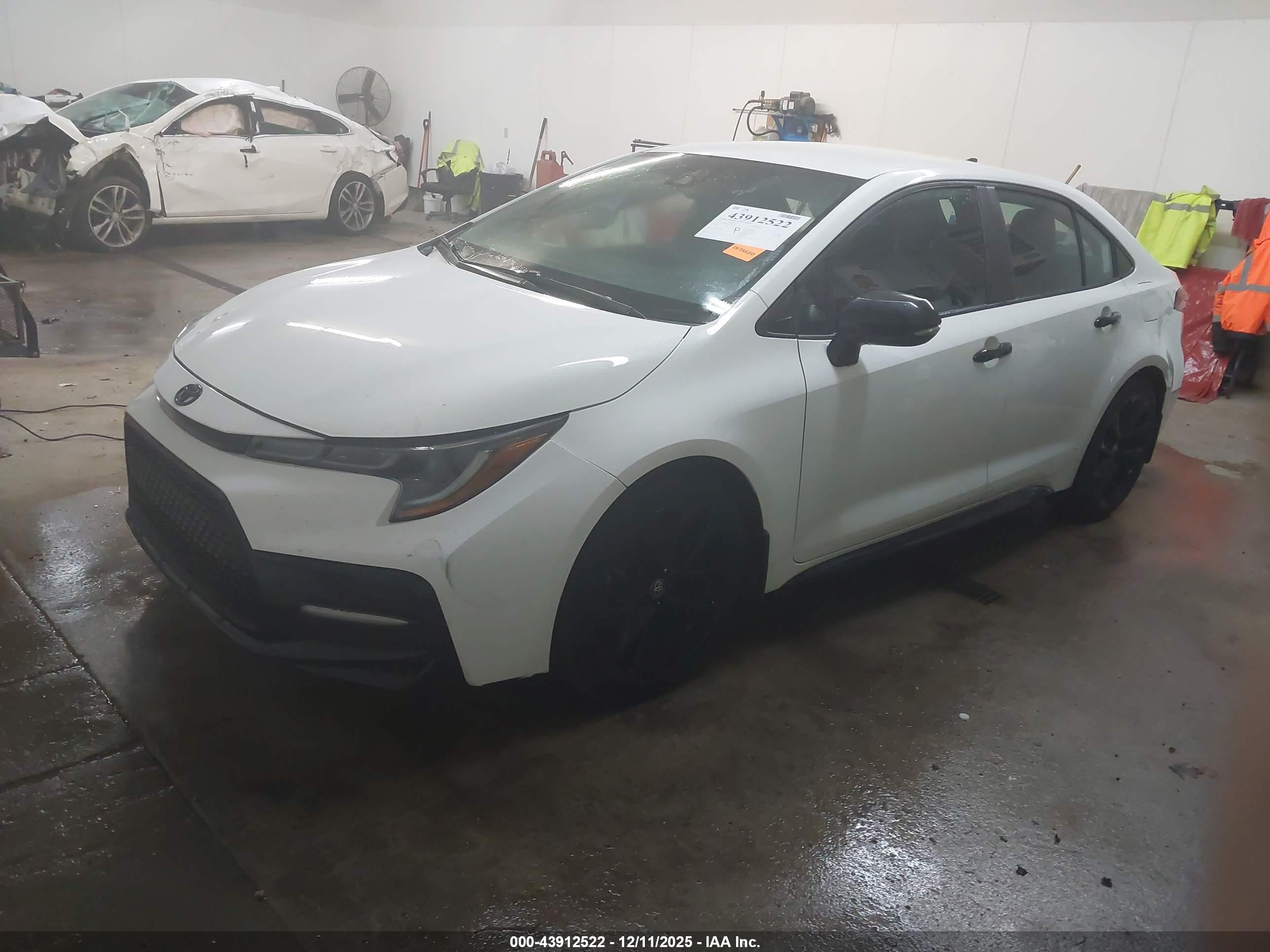 TOYOTA COROLLA image 2