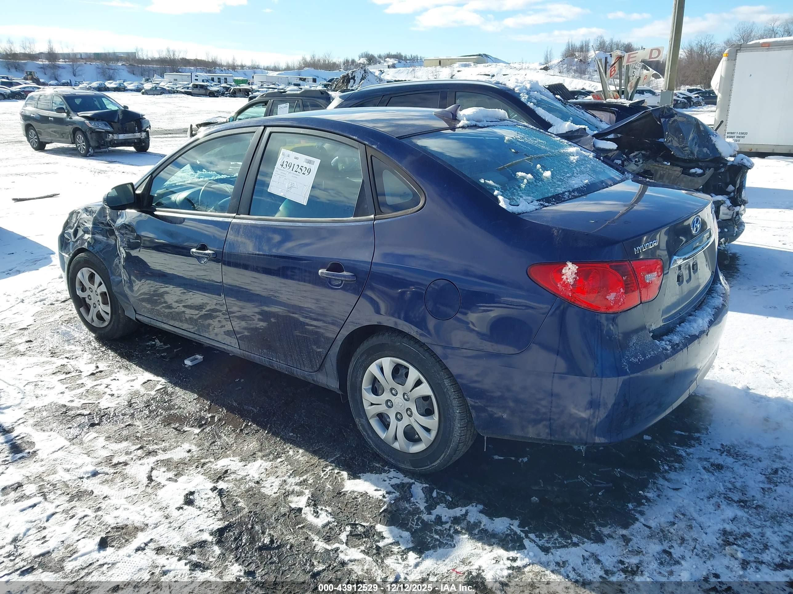HYUNDAI ELANTRA image 3