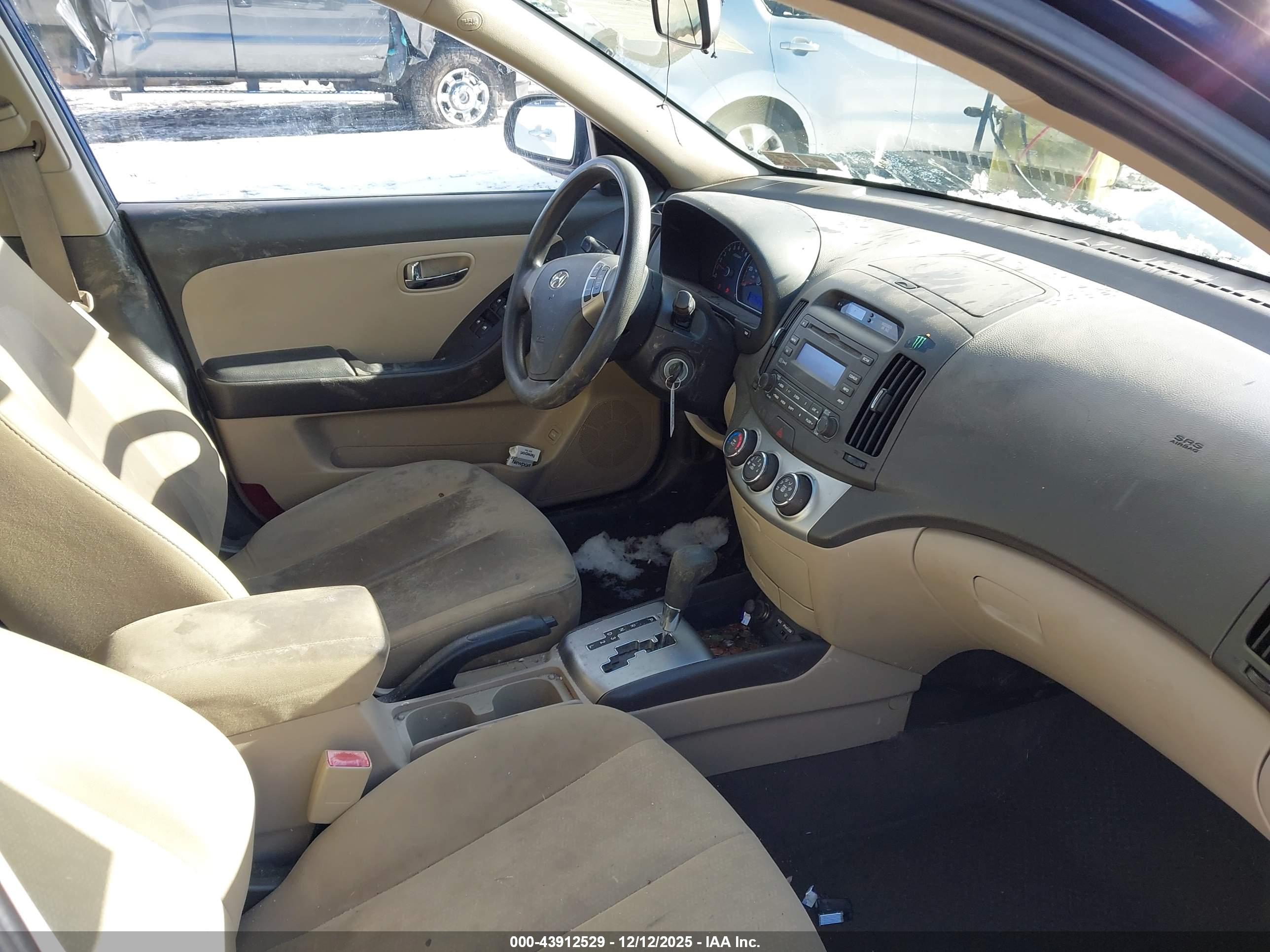 HYUNDAI ELANTRA image 5