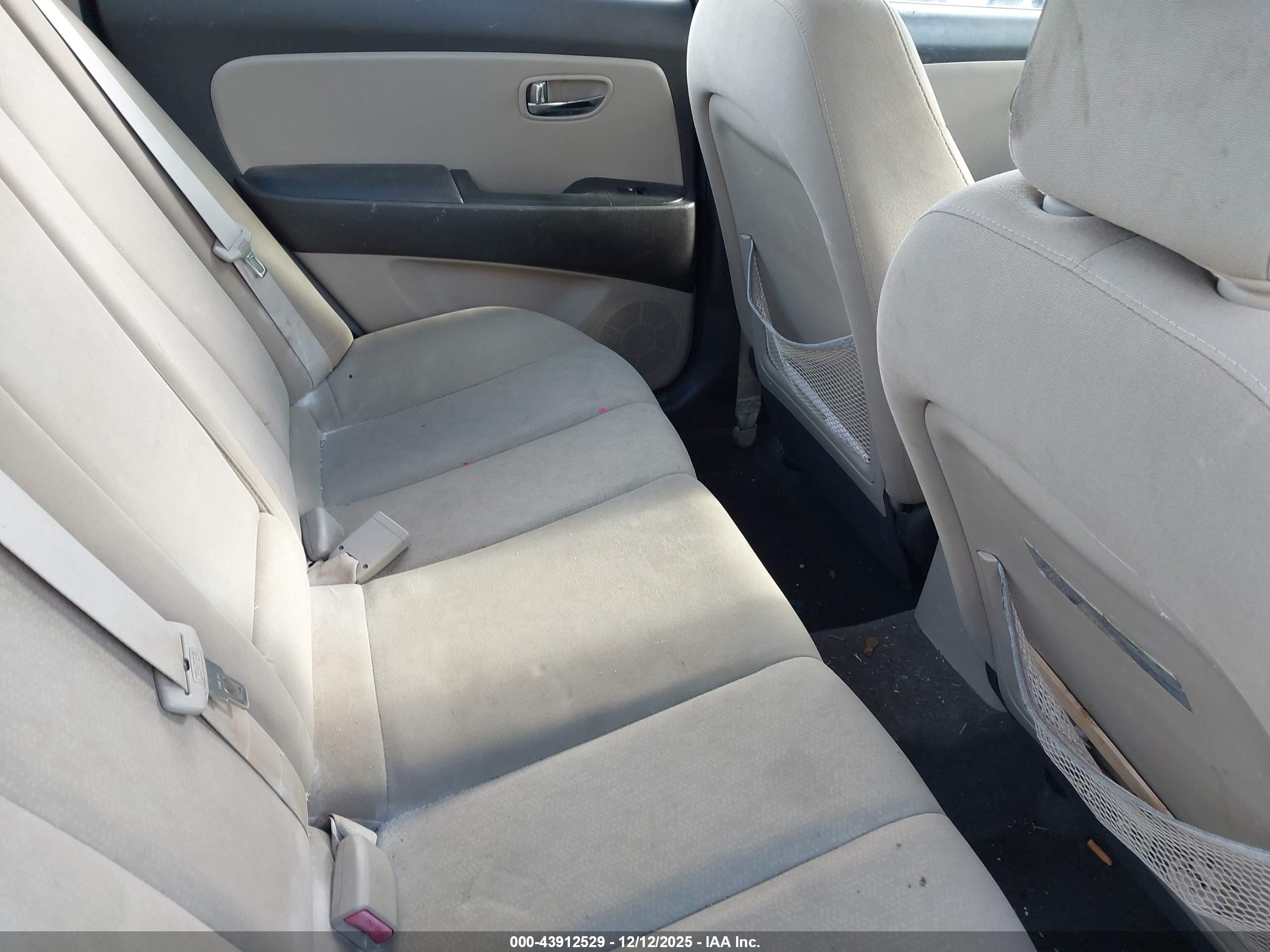 HYUNDAI ELANTRA image 8