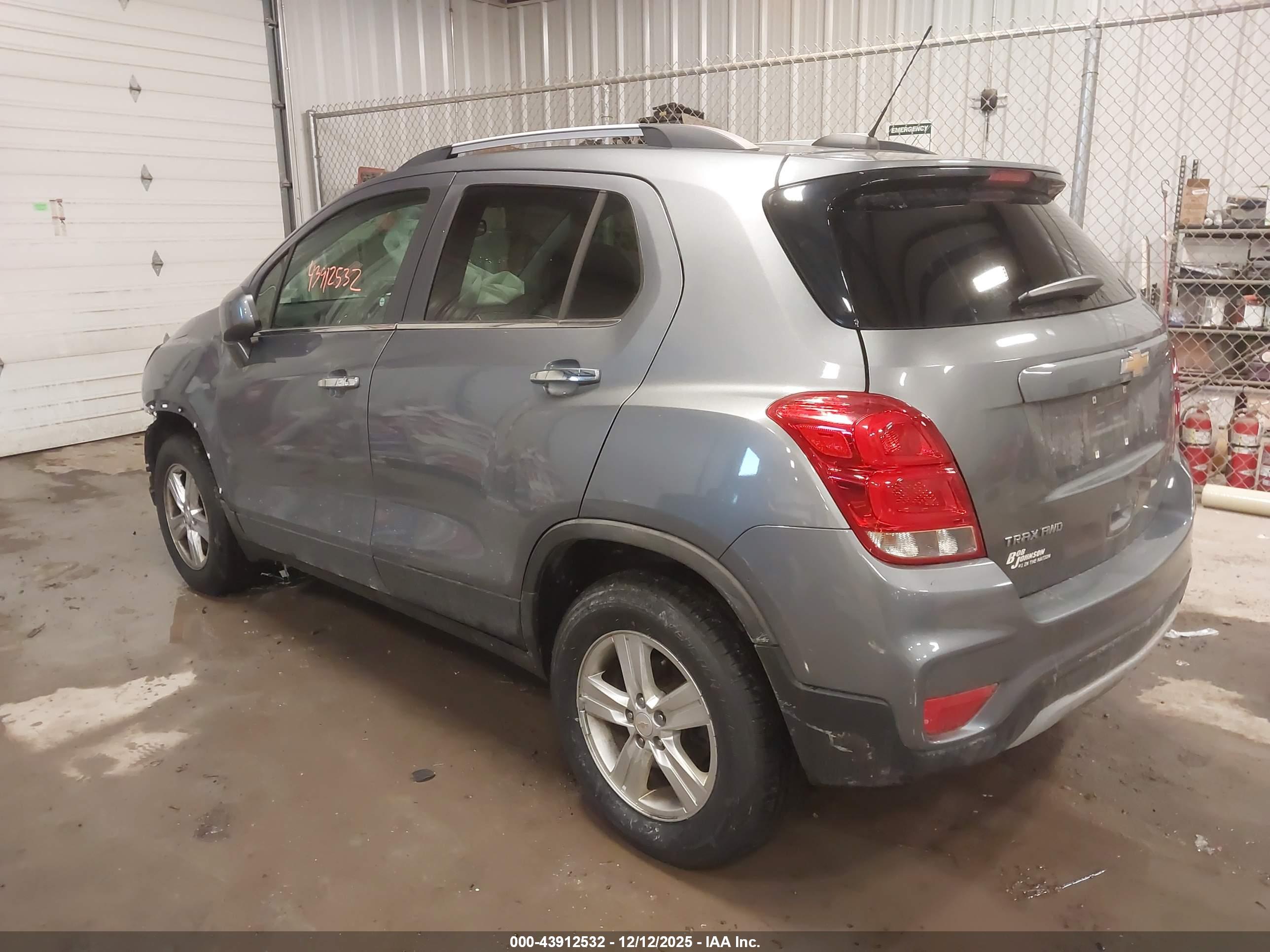 CHEVROLET TRAX image 3