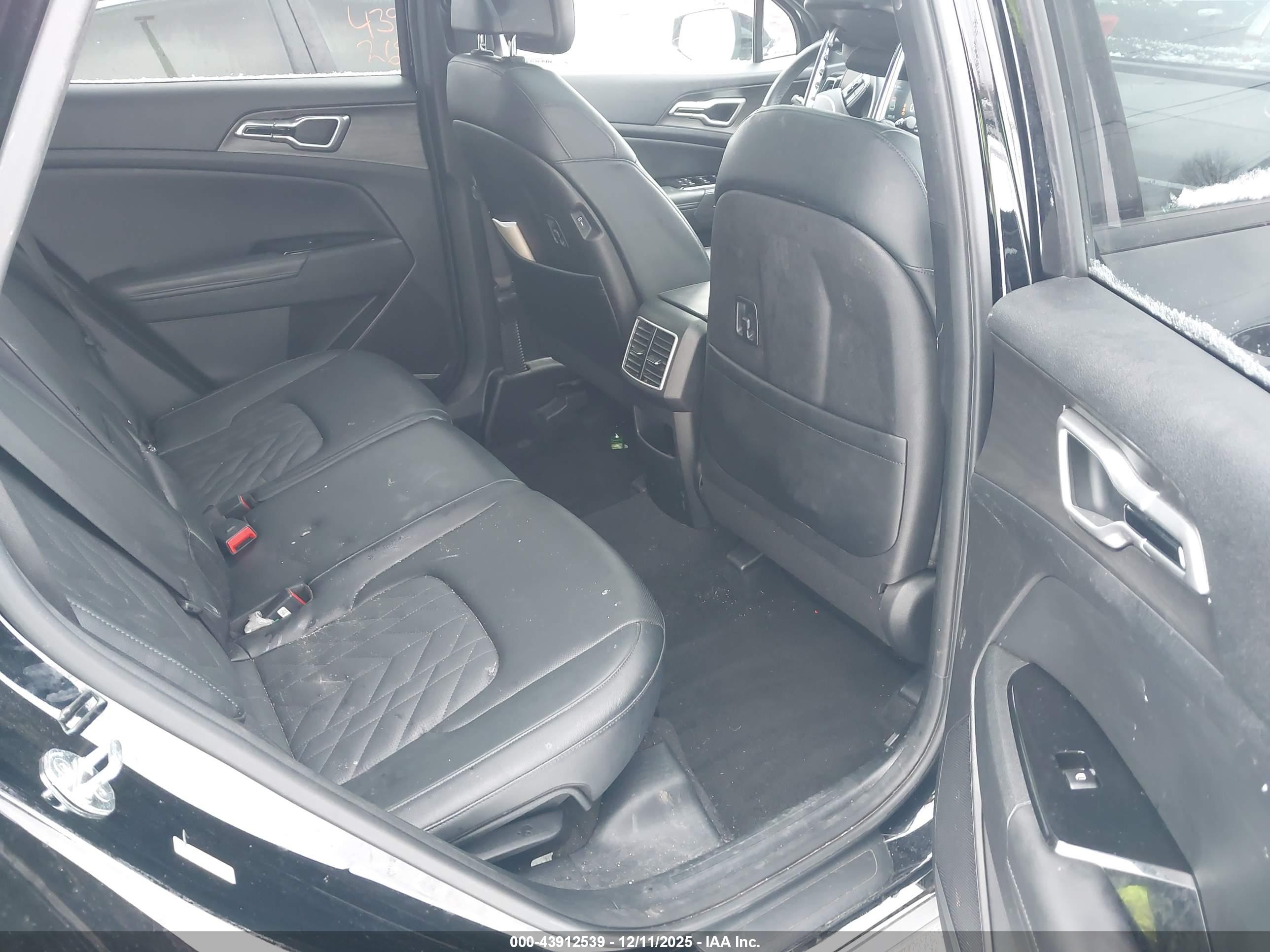 KIA SPORTAGE image 8