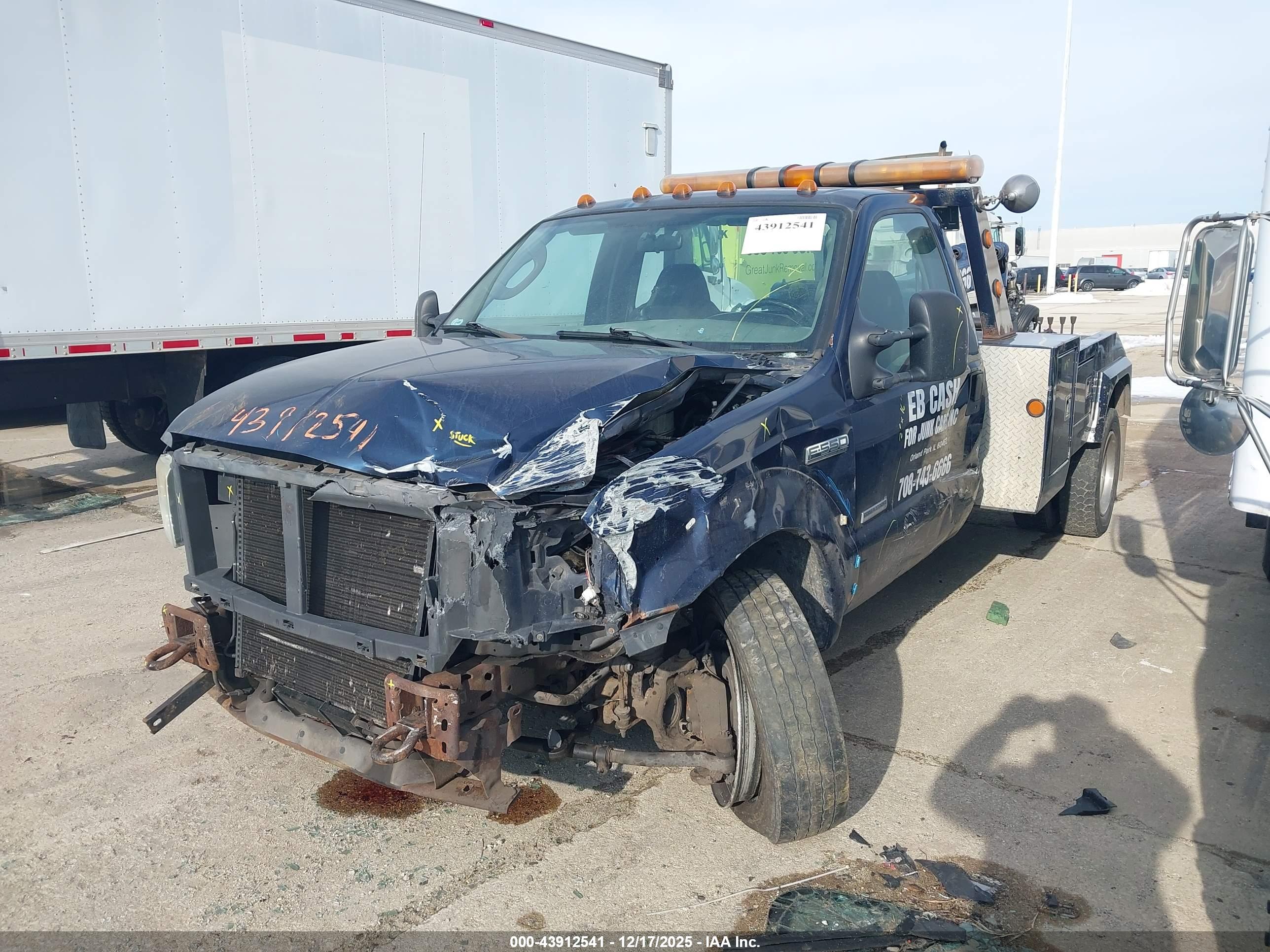 FORD F-550 image 2