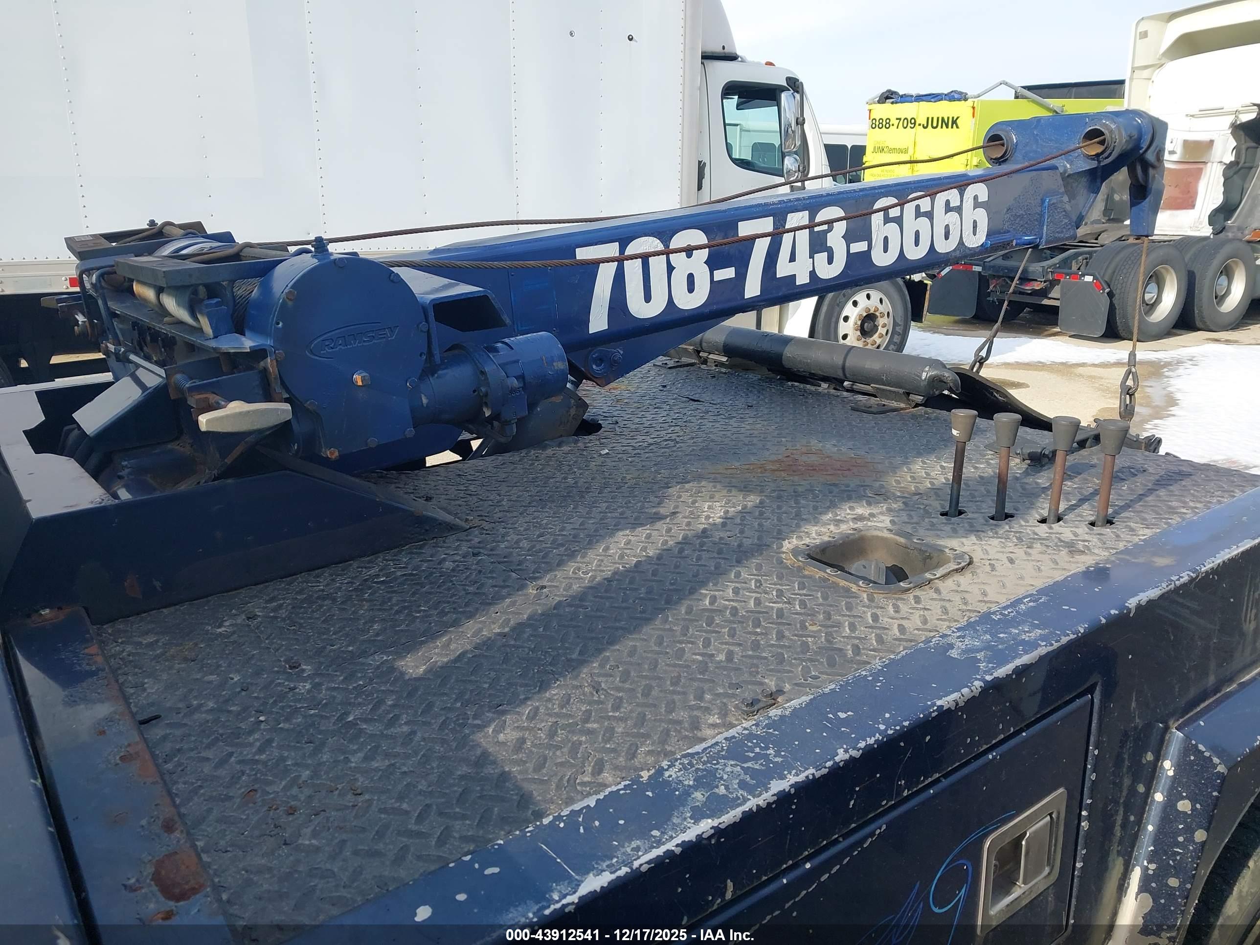FORD F-550 image 7