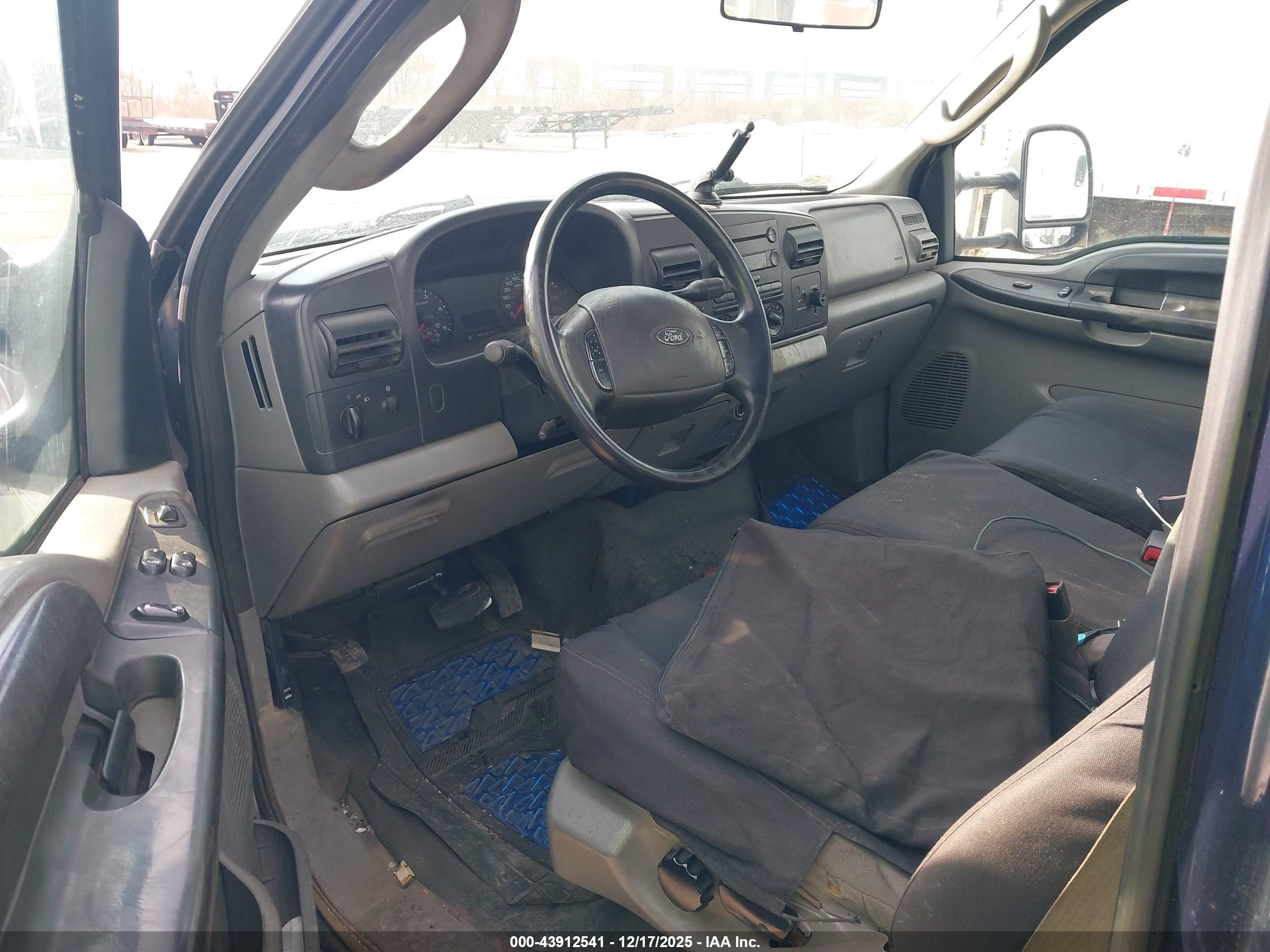 FORD F-550 image 8