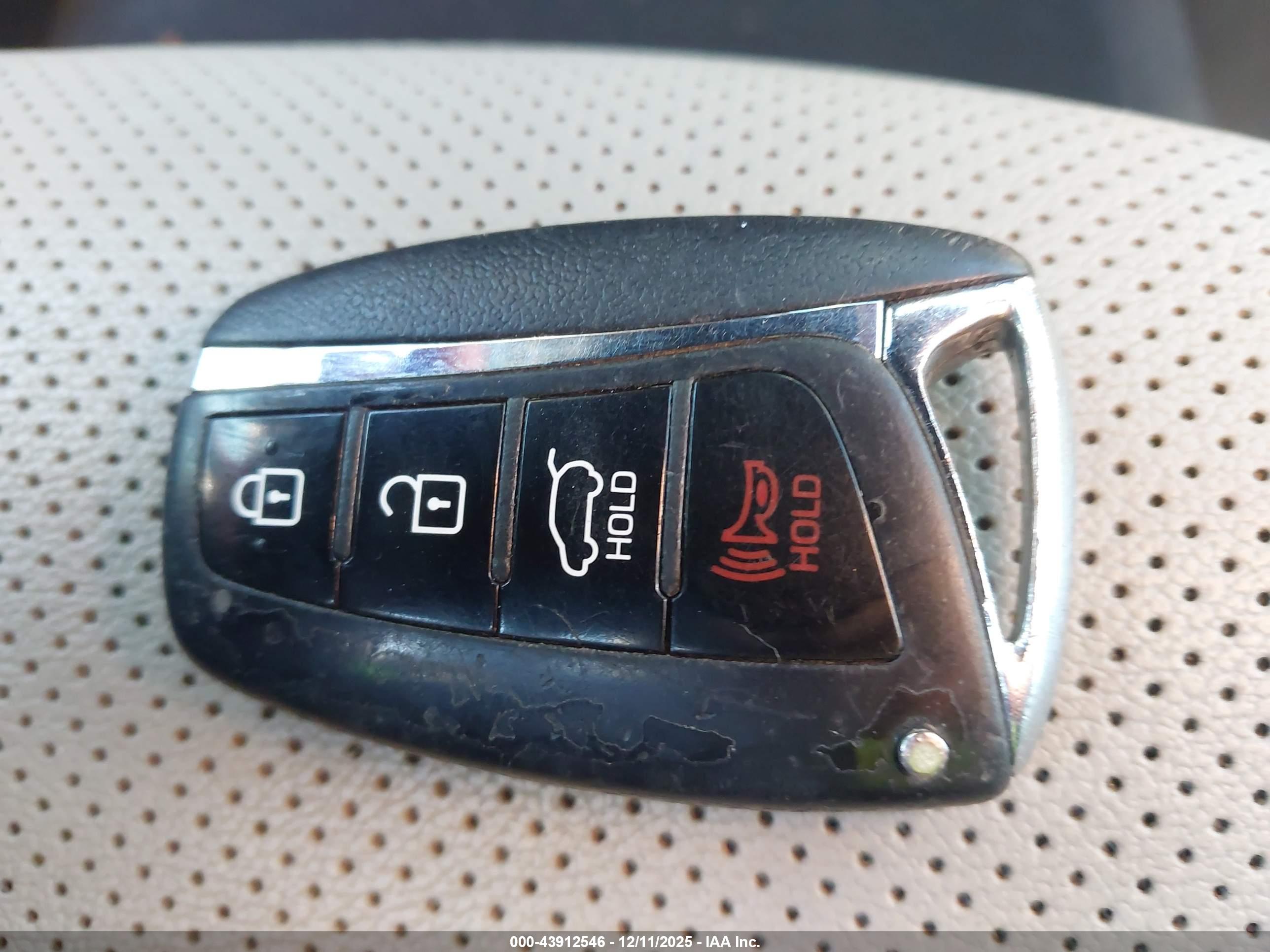HYUNDAI SANTA image 11