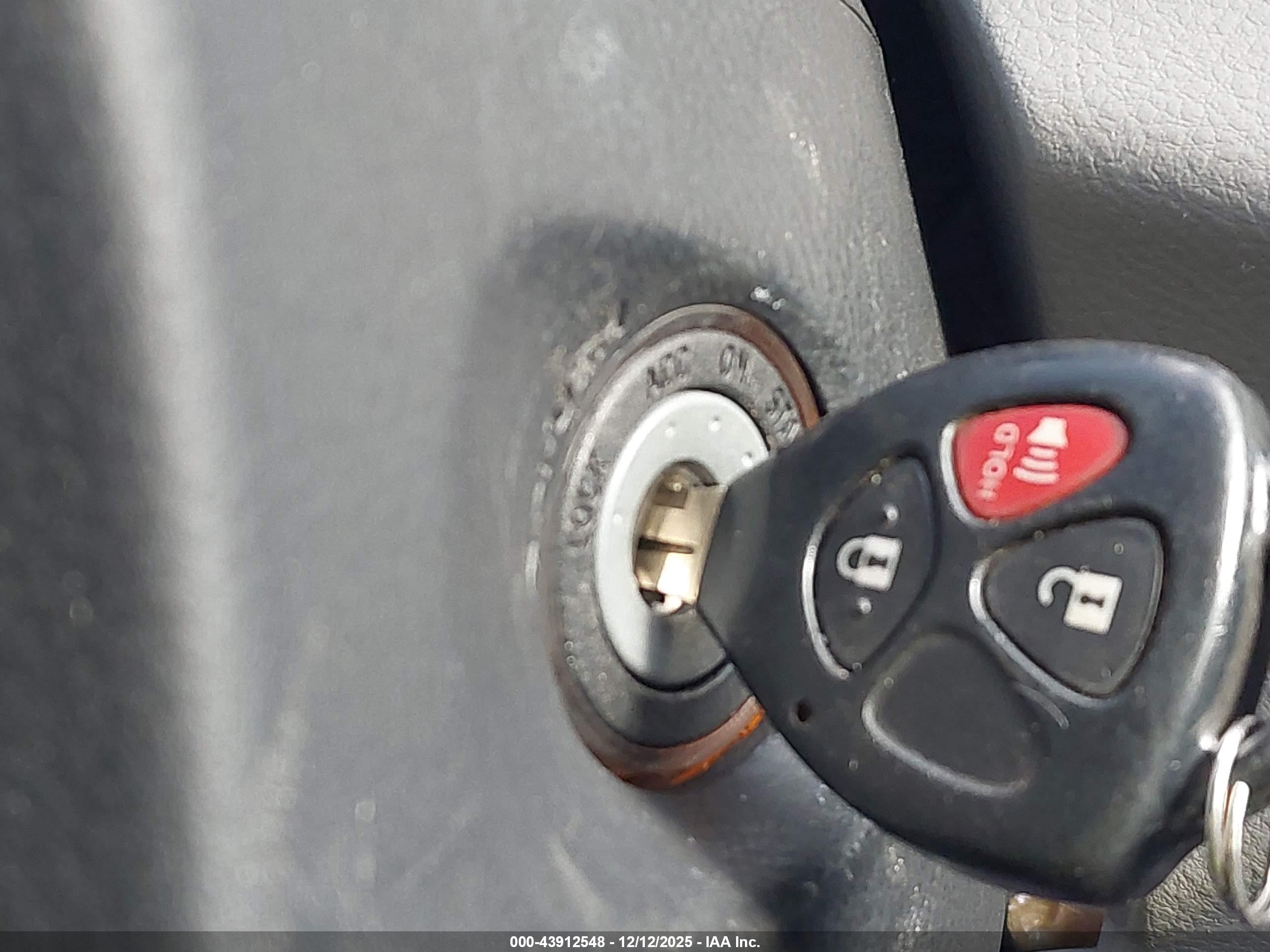 TOYOTA RAV4 image 11
