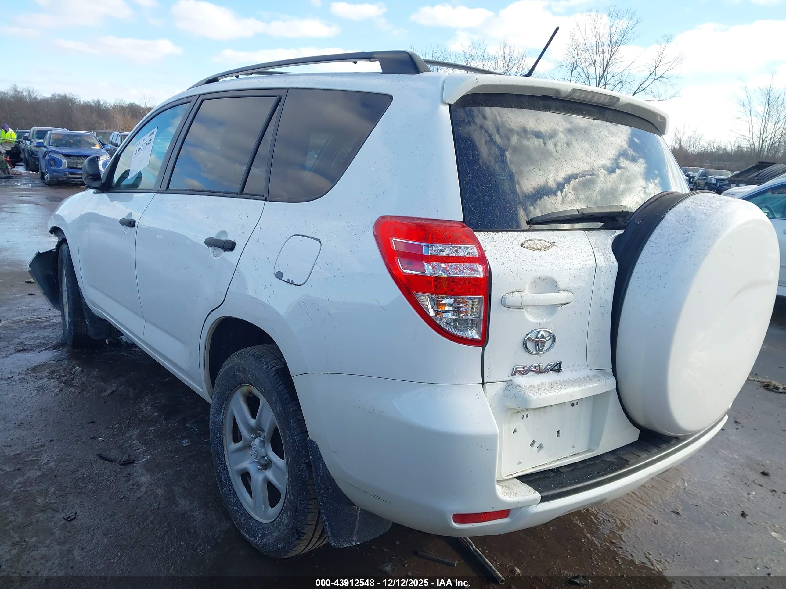 TOYOTA RAV4 image 3