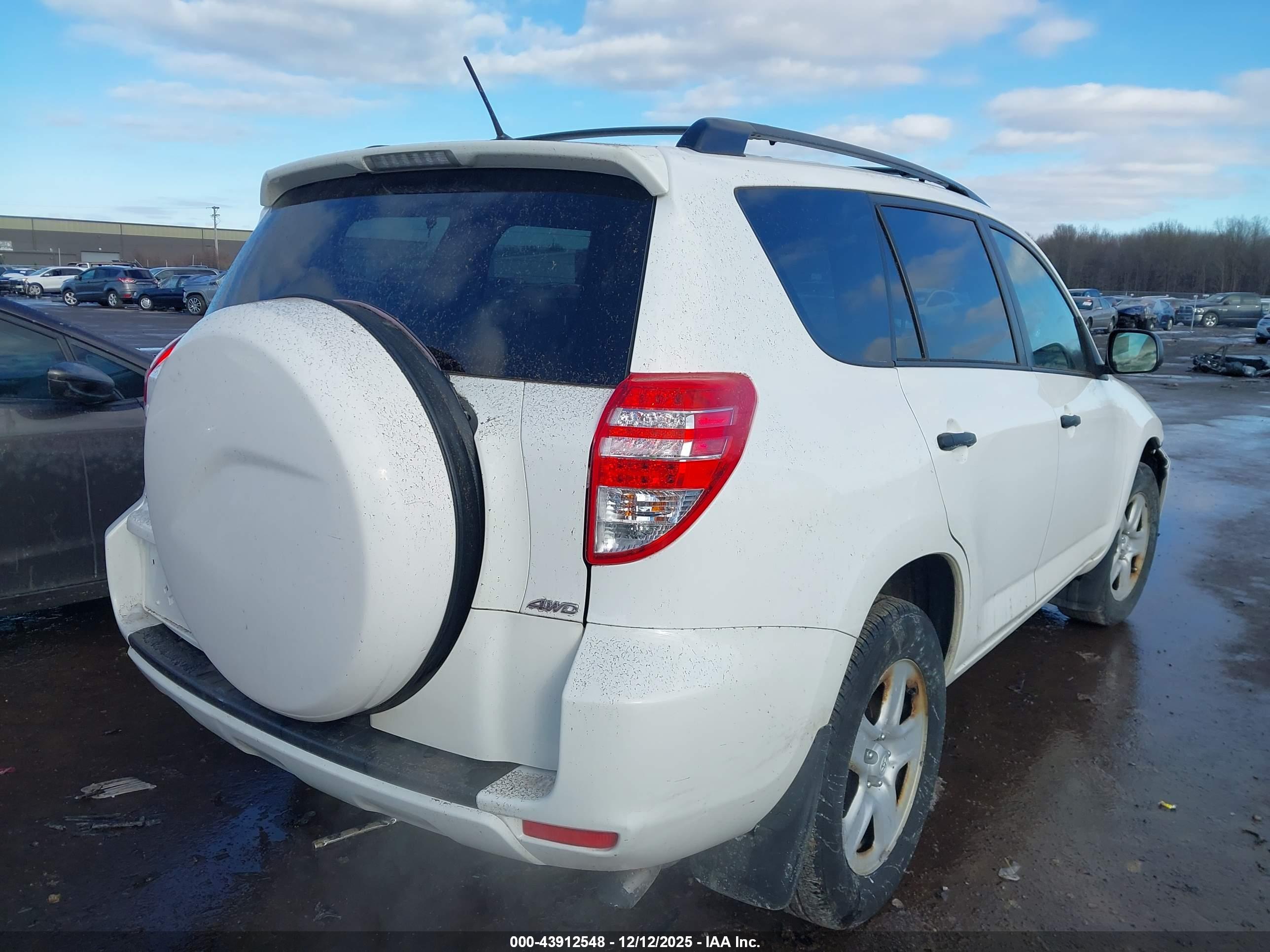 TOYOTA RAV4 image 4
