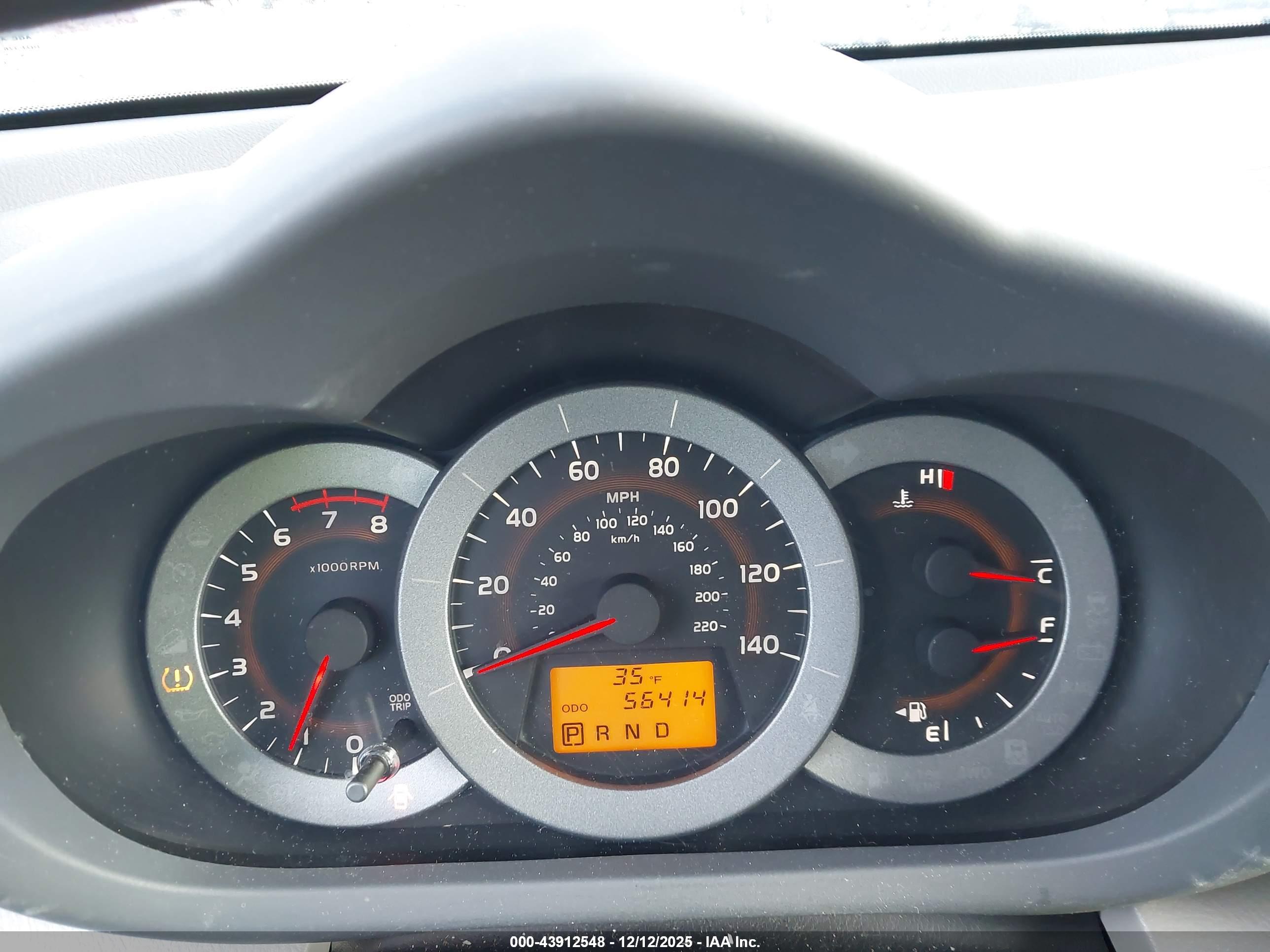TOYOTA RAV4 image 7