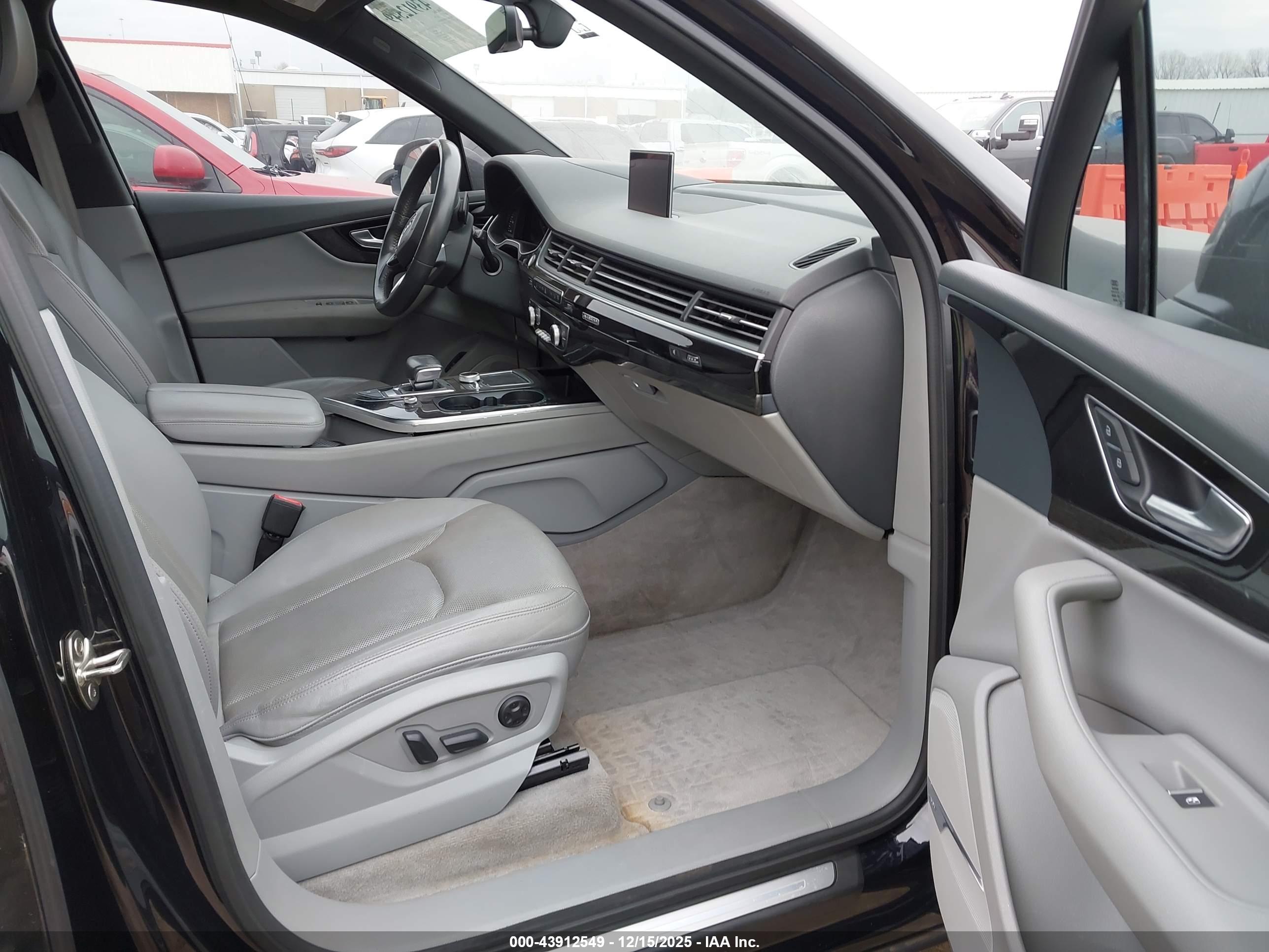 AUDI Q7 image 5